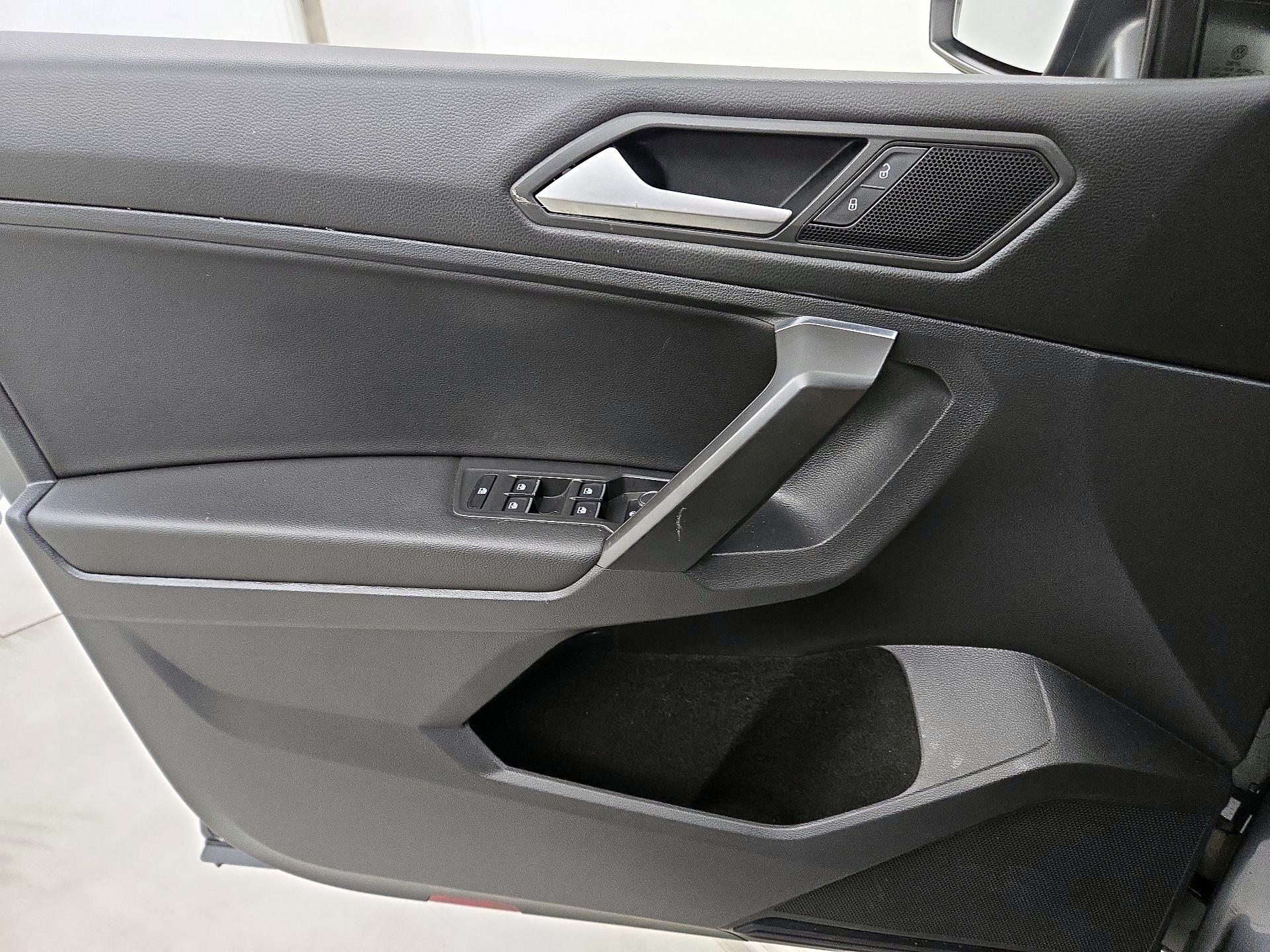 Thumbnail: 2021 Volkswagen Tiguan - 12