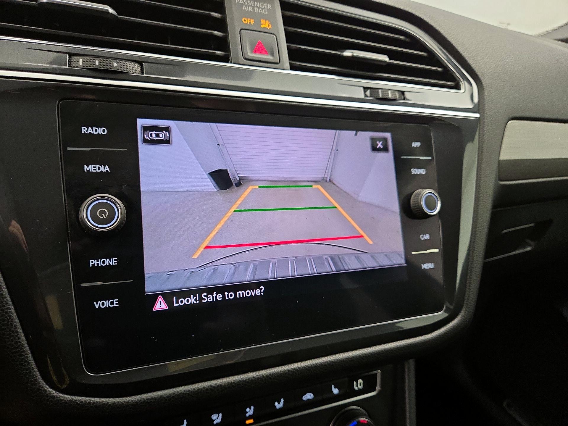 Thumbnail: 2021 Volkswagen Tiguan - 14