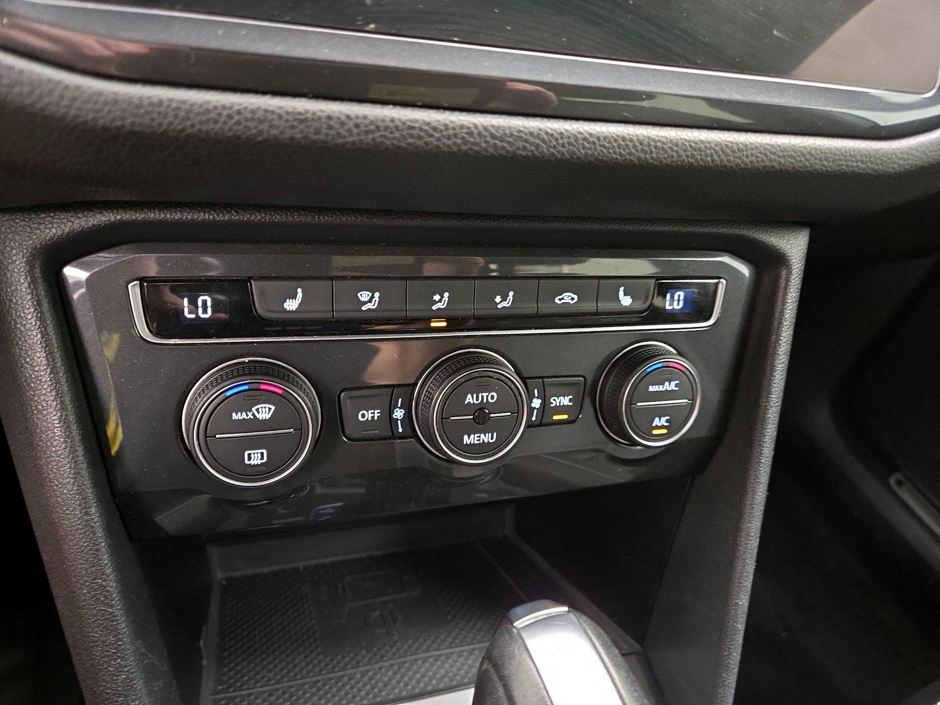 Thumbnail: 2021 Volkswagen Tiguan - 16