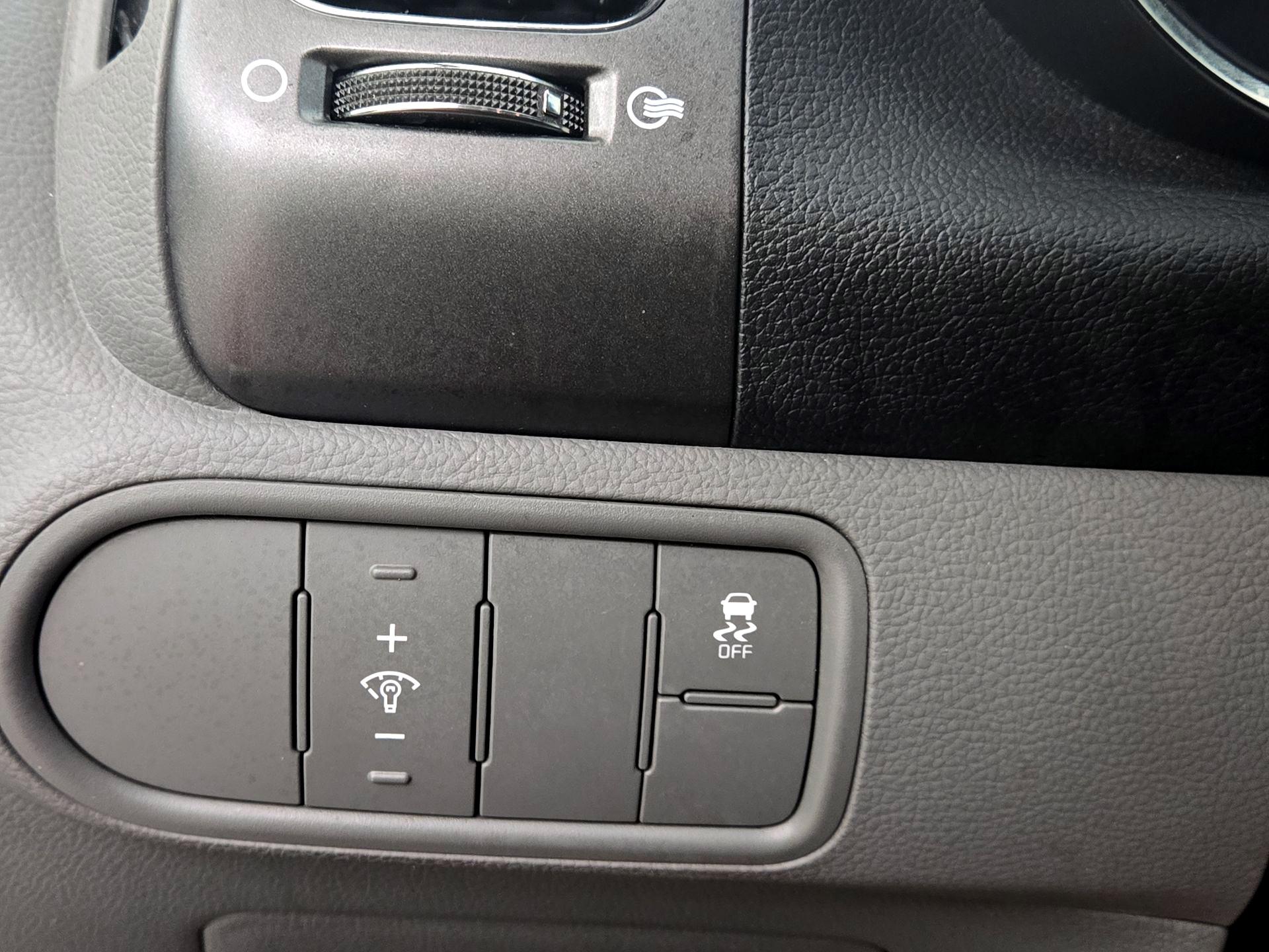 Thumbnail: 2017 Kia Forte - 13