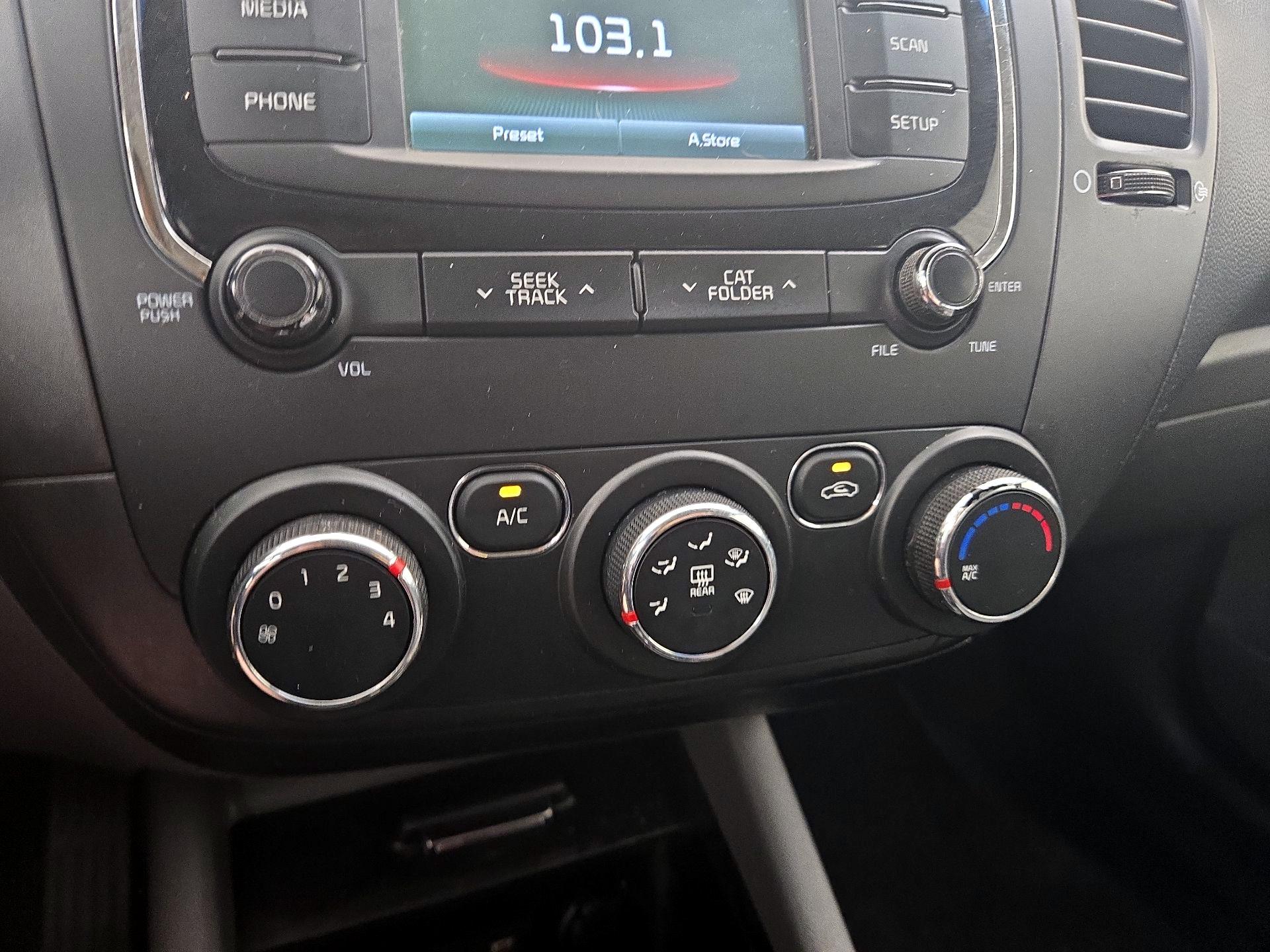 Thumbnail: 2017 Kia Forte - 16