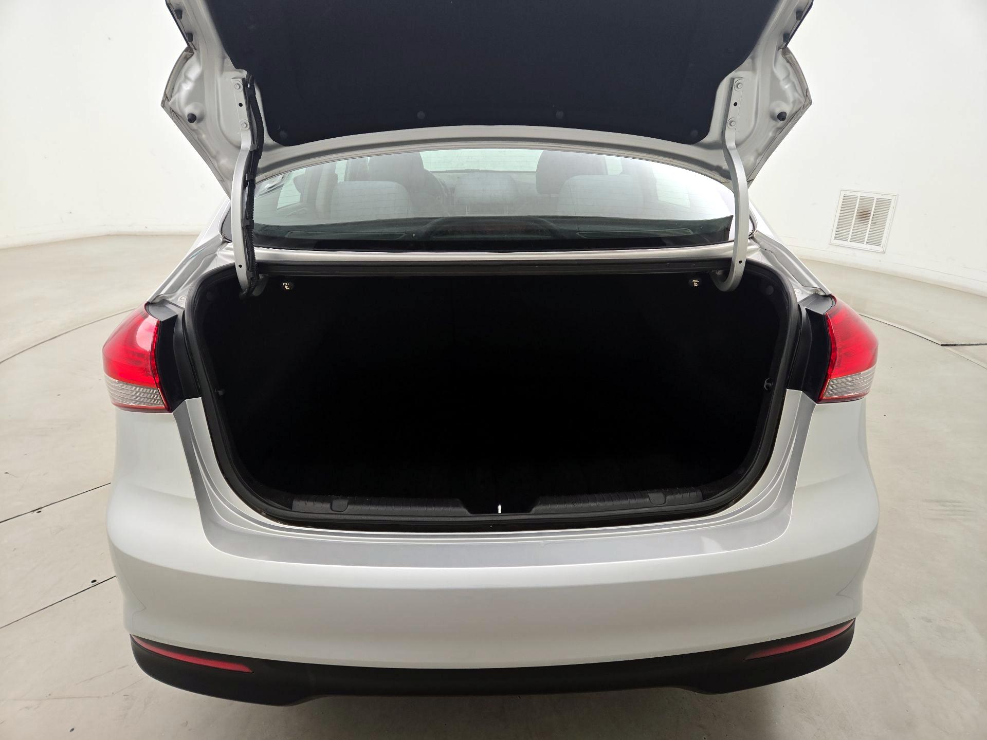 Thumbnail: 2017 Kia Forte - 20