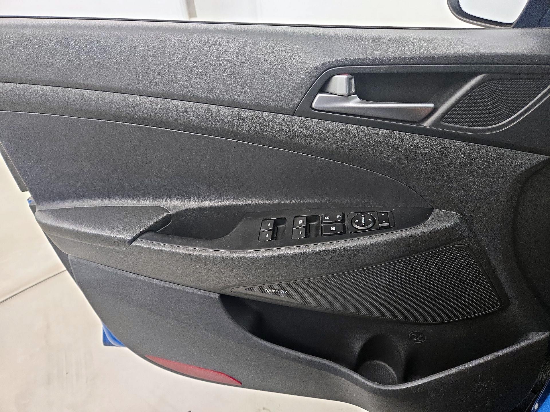 Thumbnail: 2017 Hyundai Tucson - 12