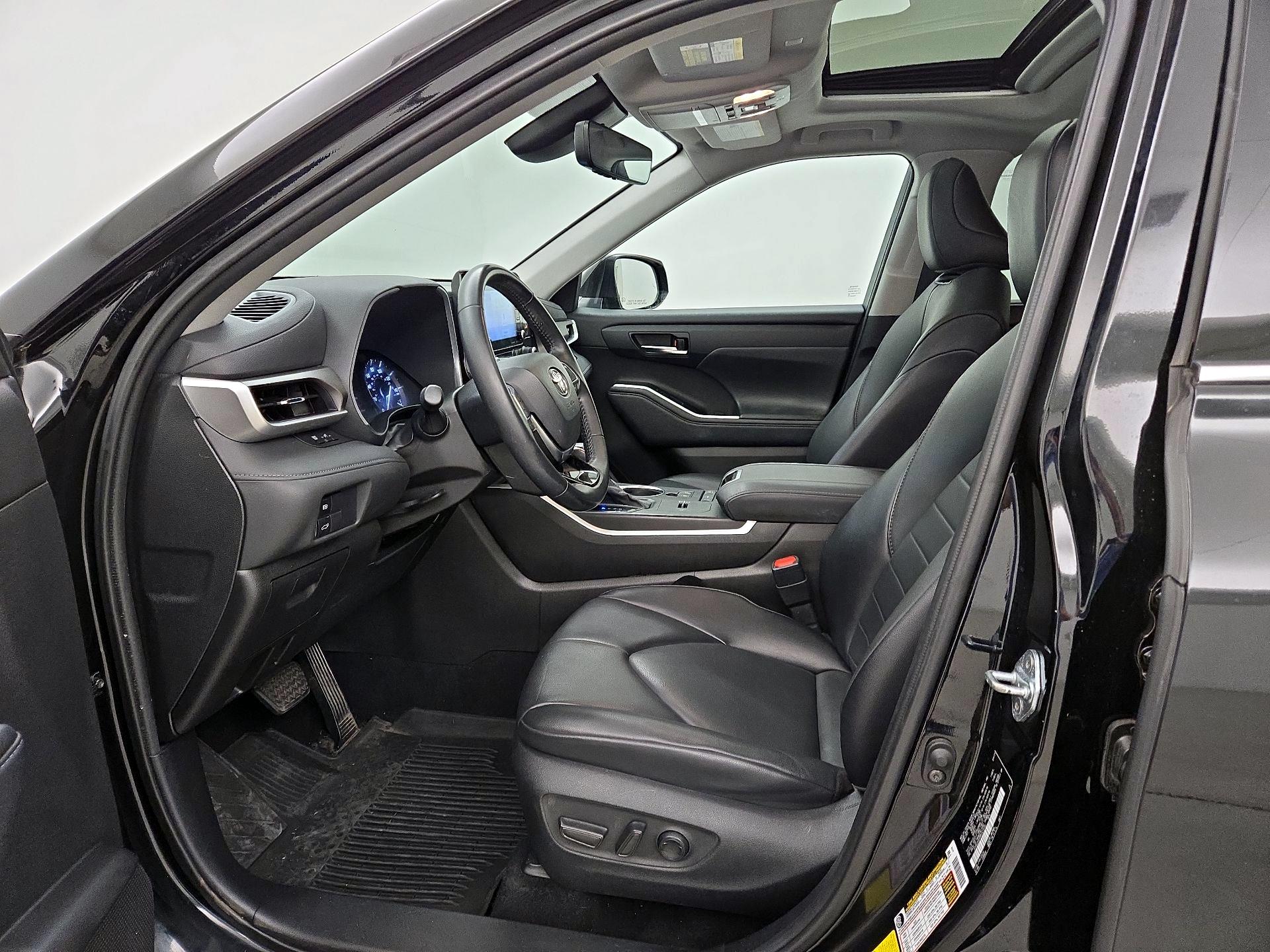 Thumbnail: 2021 Toyota Highlander - 11