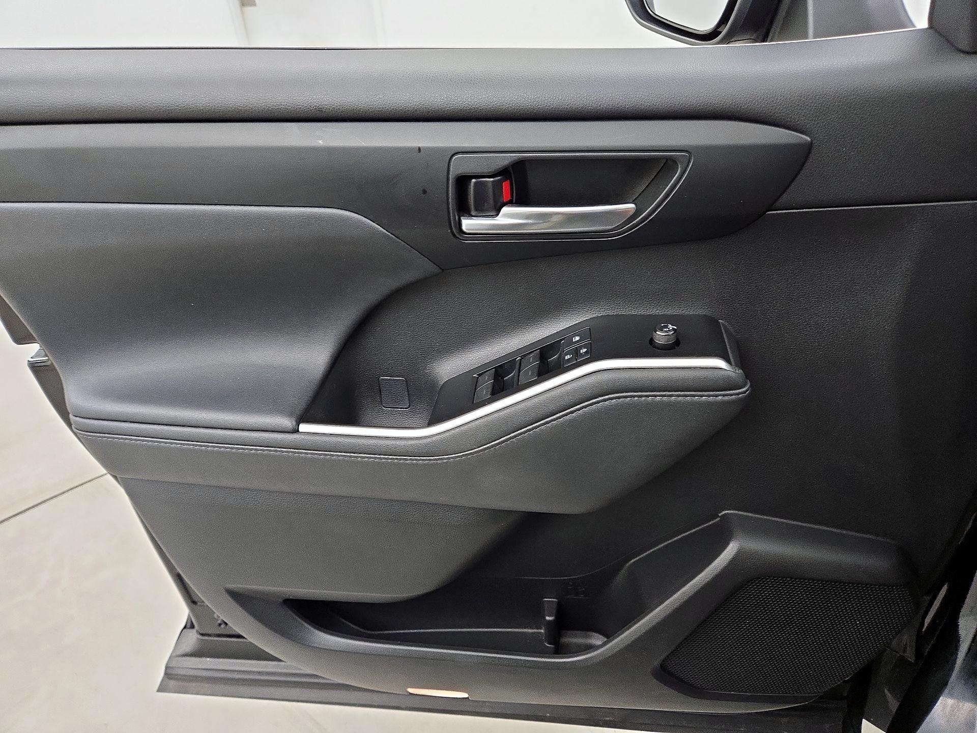 Thumbnail: 2021 Toyota Highlander - 12