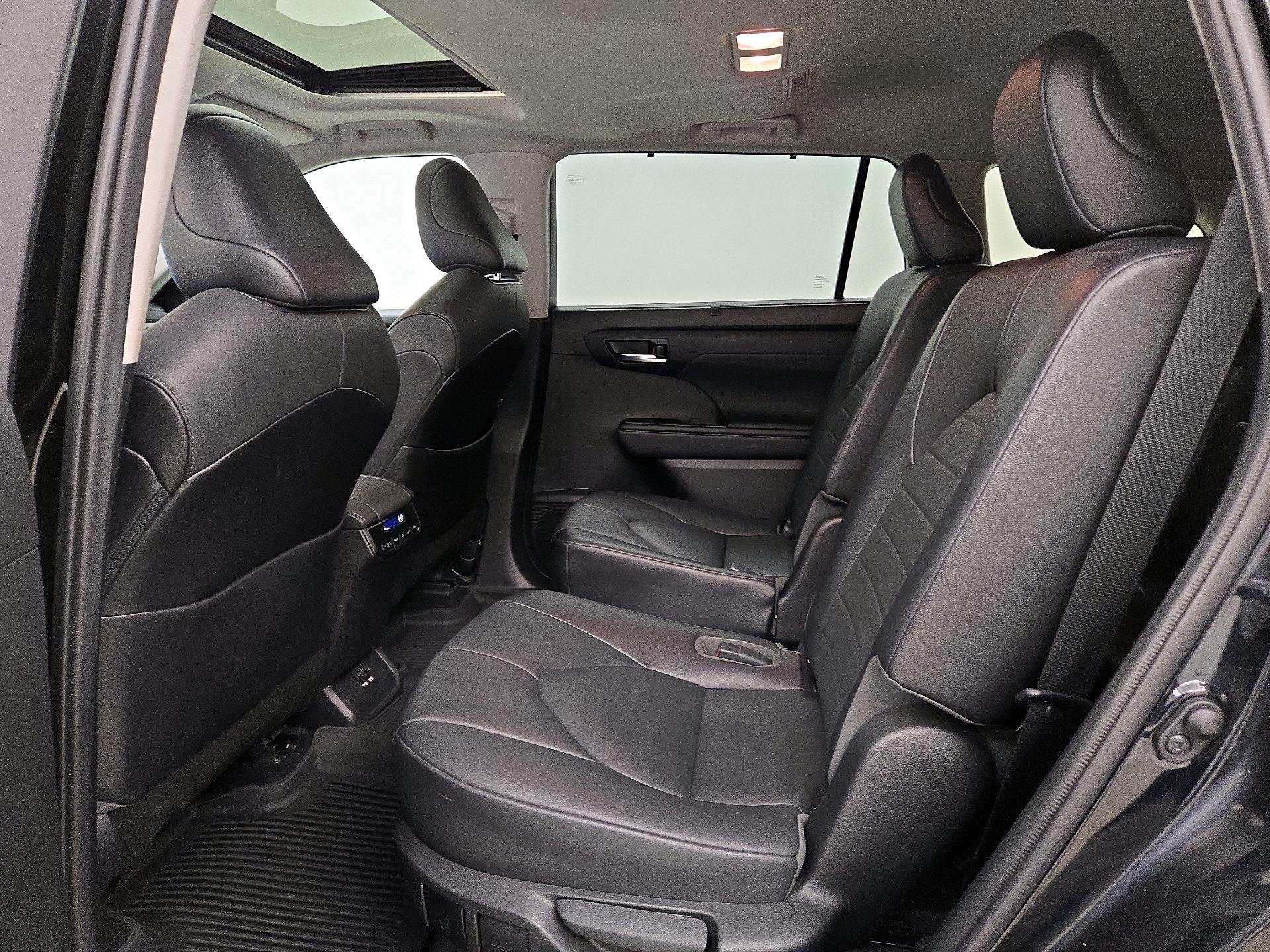 Thumbnail: 2021 Toyota Highlander - 20