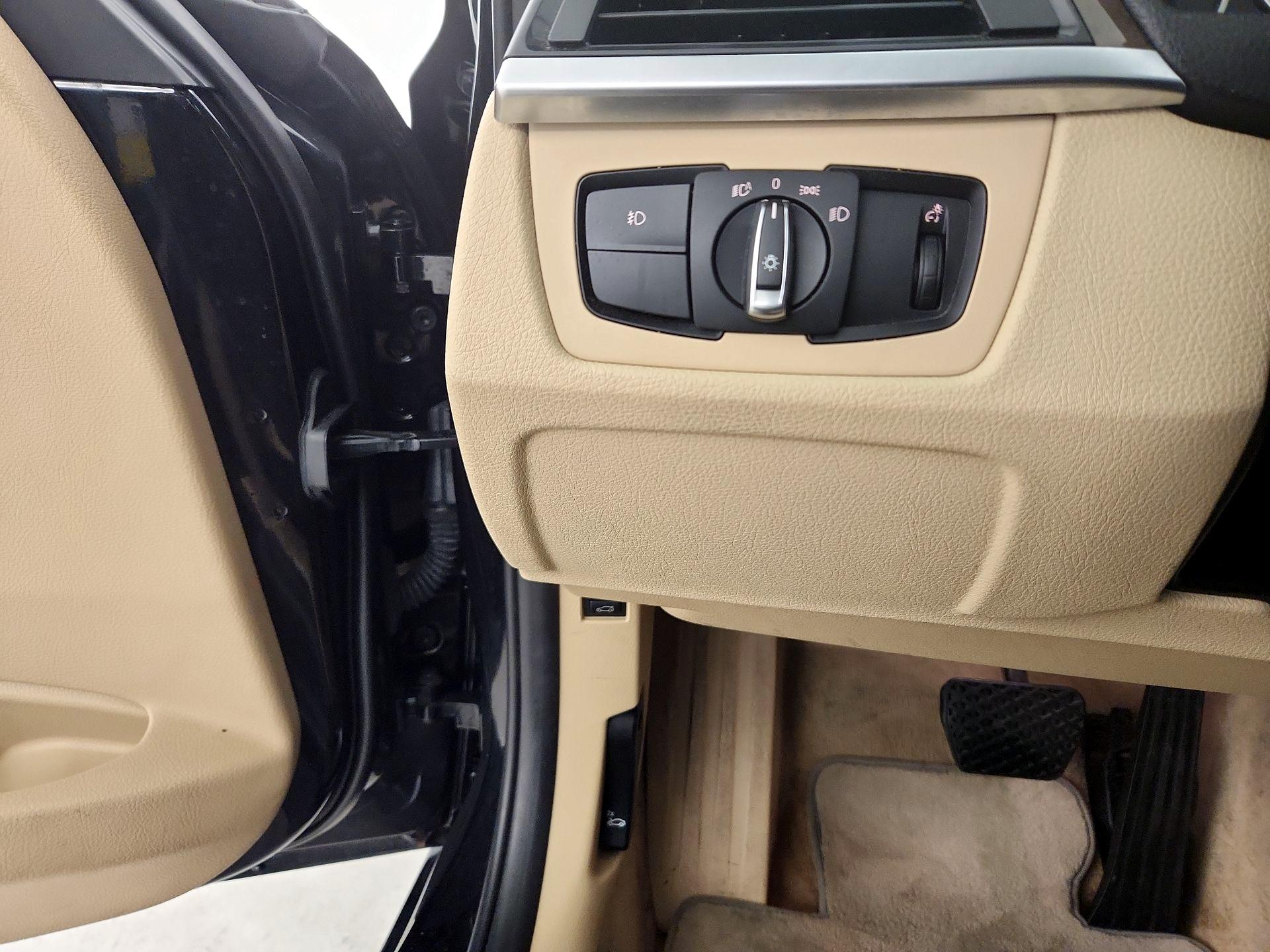 Thumbnail: 2015 BMW 3 Series - 13