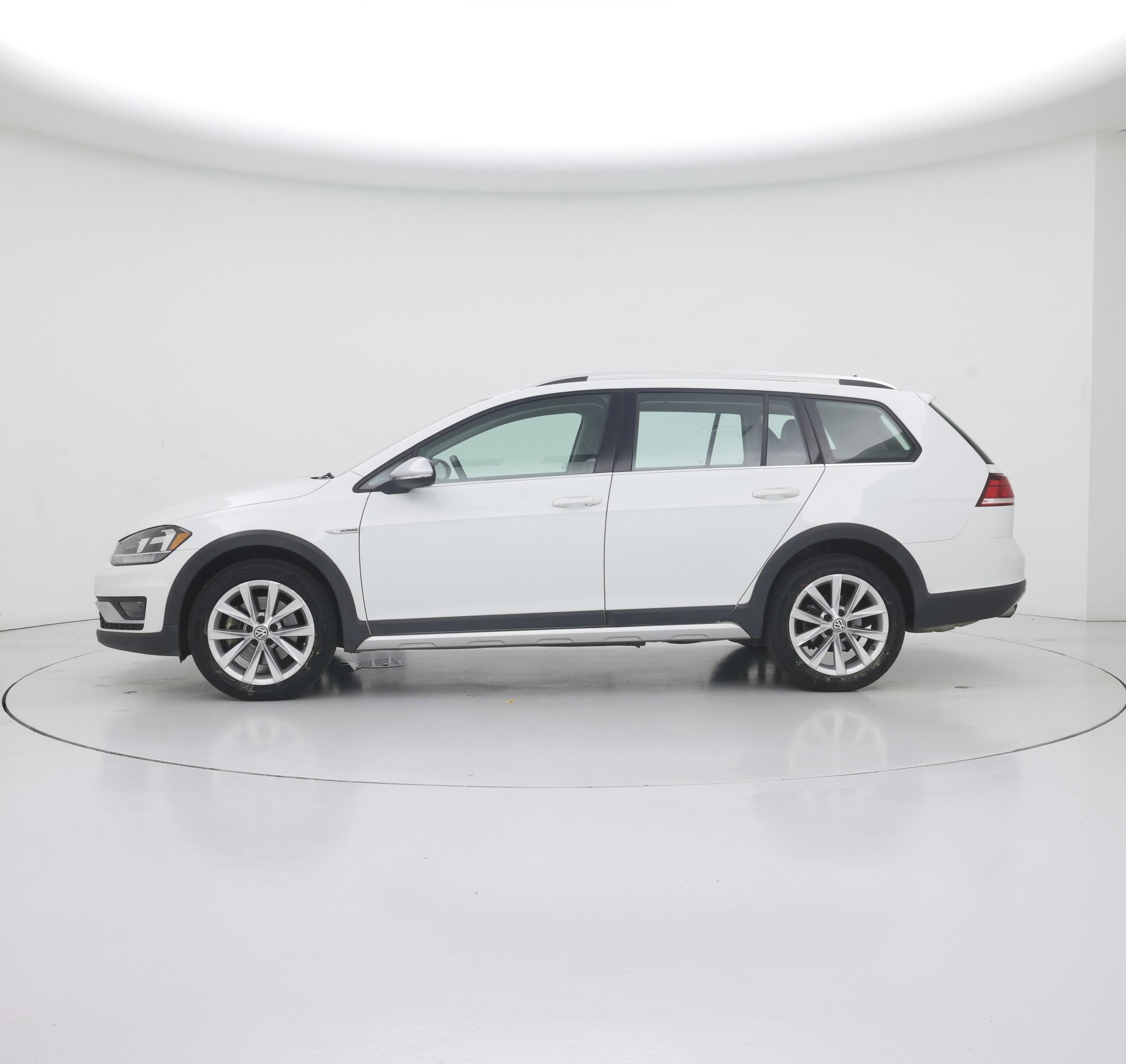 Thumbnail: 2019 Volkswagen Golf - 3