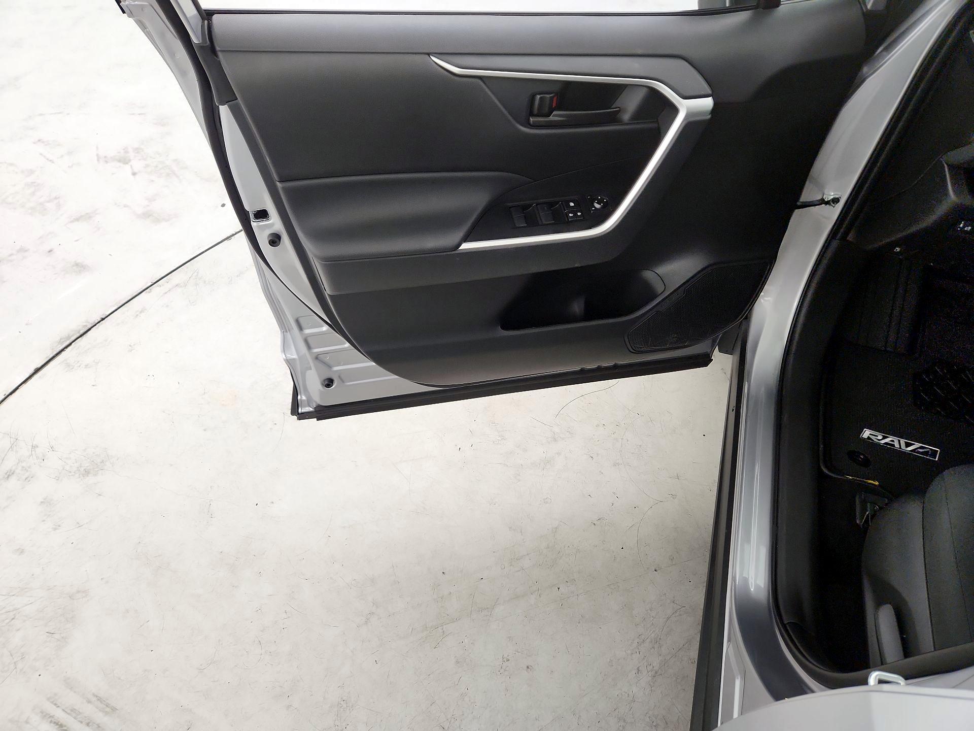 Thumbnail: 2025 Toyota RAV4 - 12