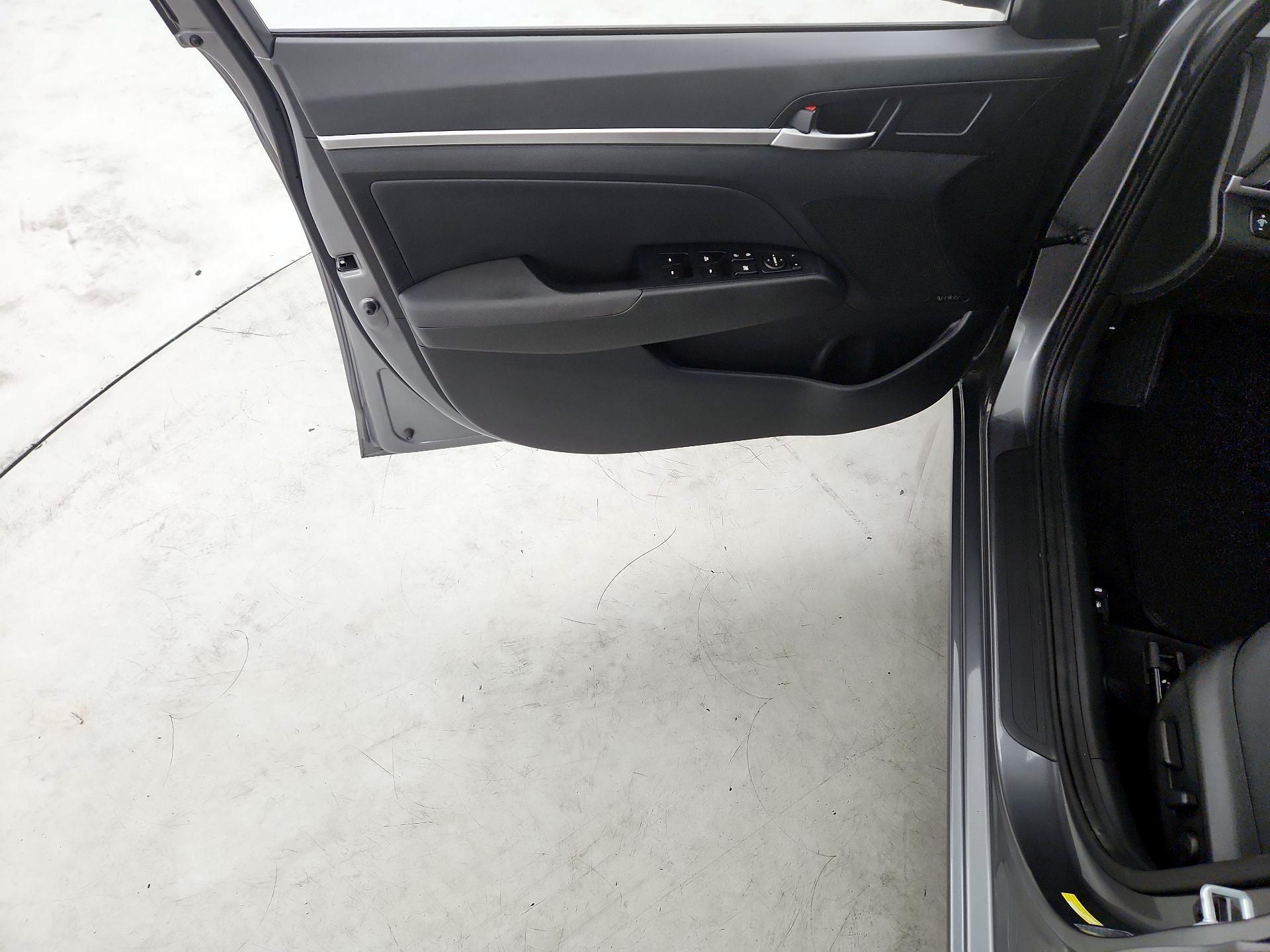 Thumbnail: 2019 Hyundai Elantra - 12
