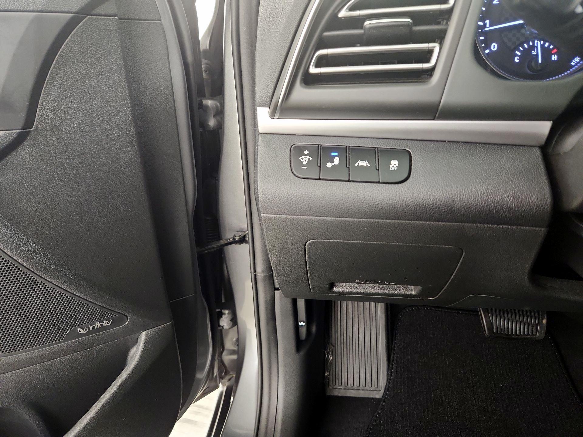 Thumbnail: 2019 Hyundai Elantra - 13