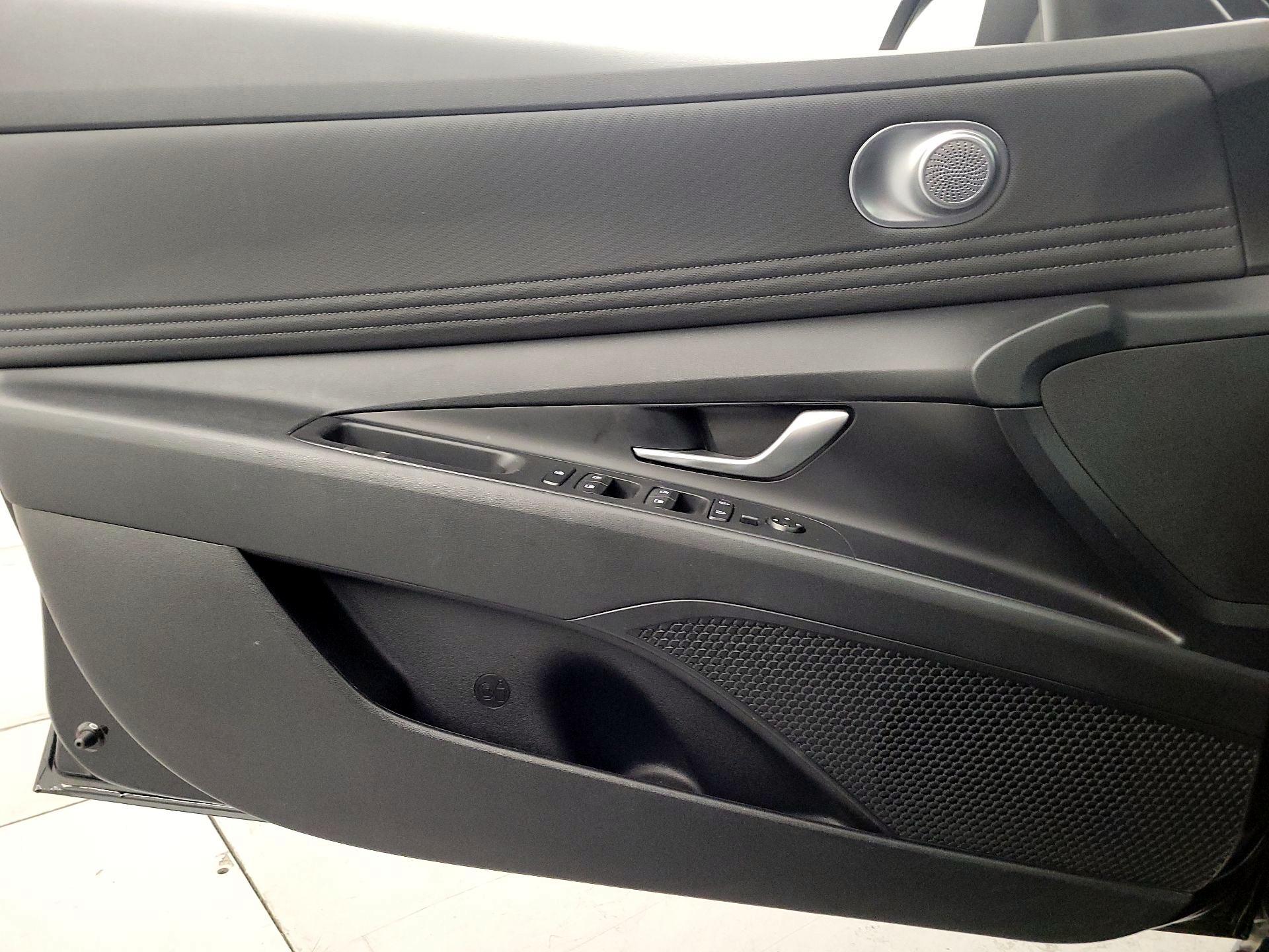 Thumbnail: 2023 Hyundai Elantra - 12