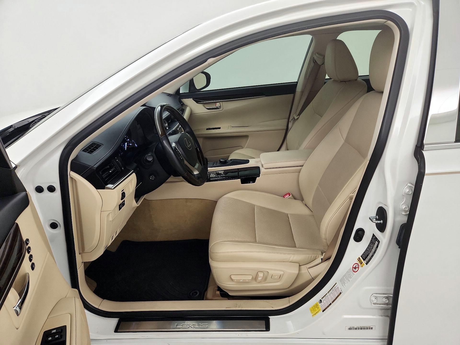 Thumbnail: 2014 Lexus ES - 11