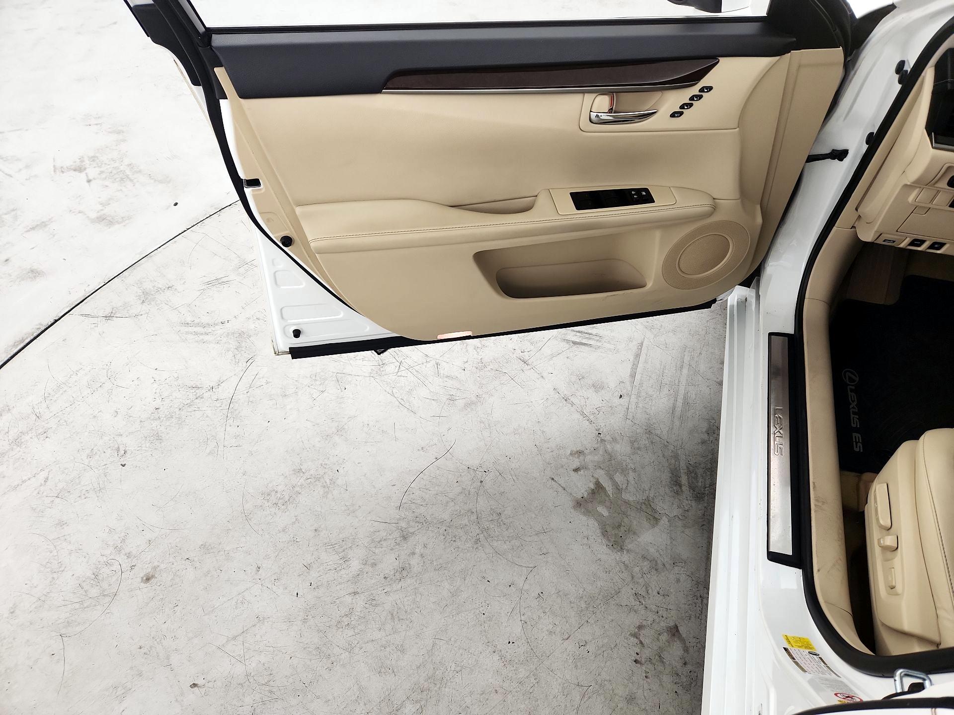 Thumbnail: 2014 Lexus ES - 12