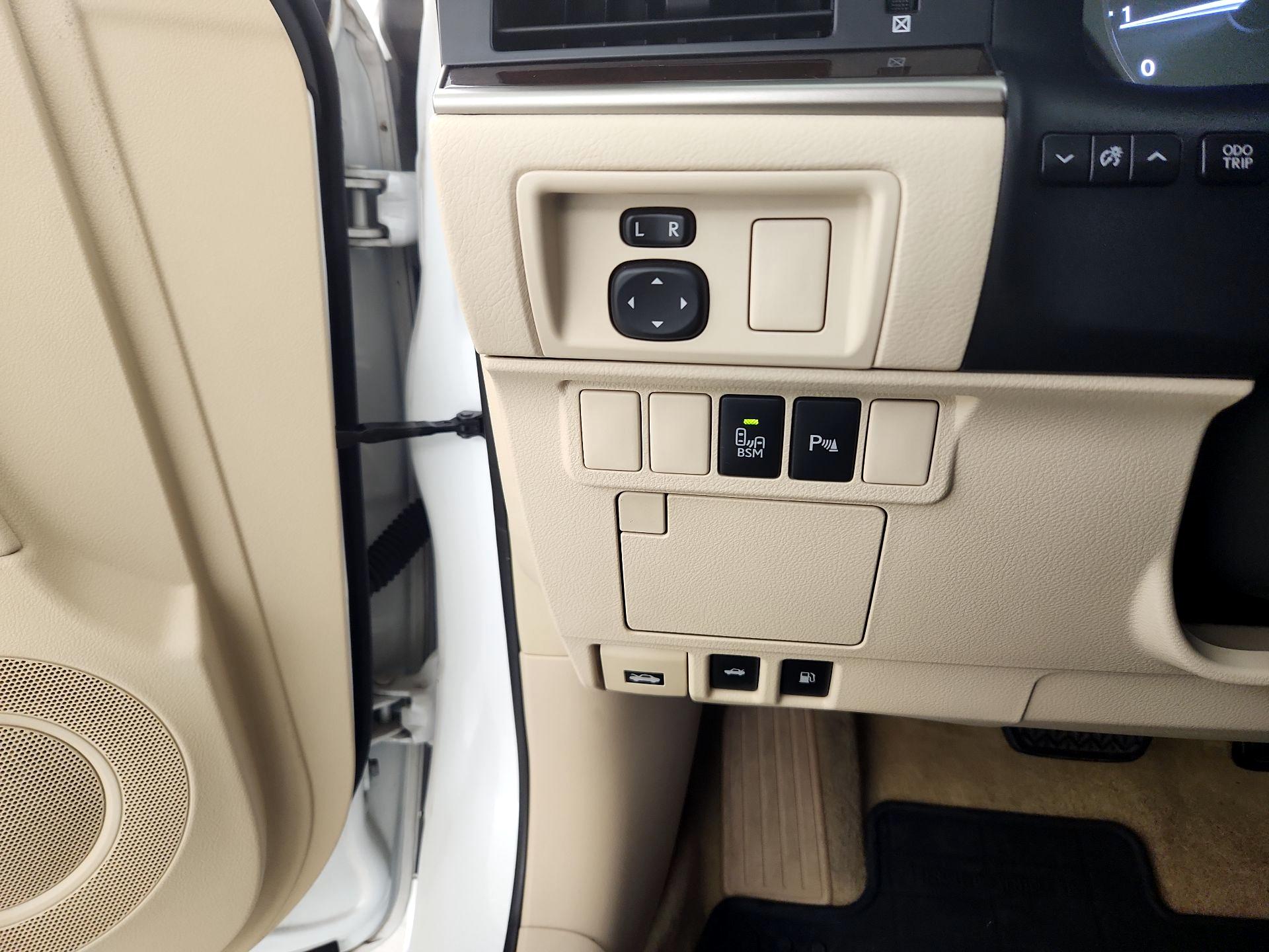 Thumbnail: 2014 Lexus ES - 13