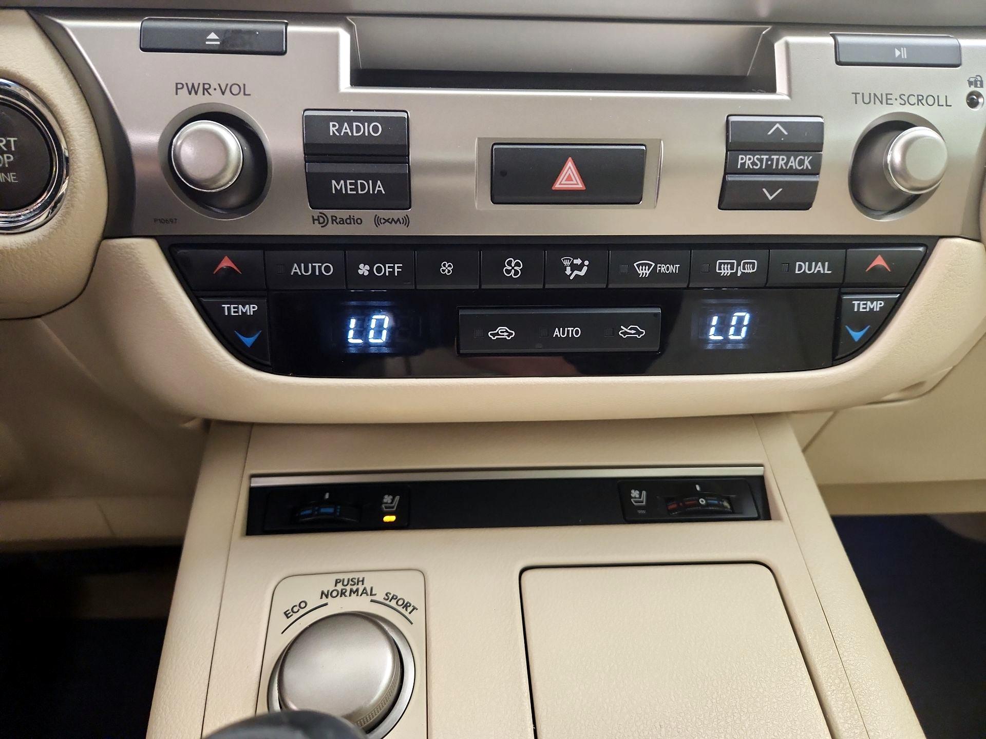 Thumbnail: 2014 Lexus ES - 16