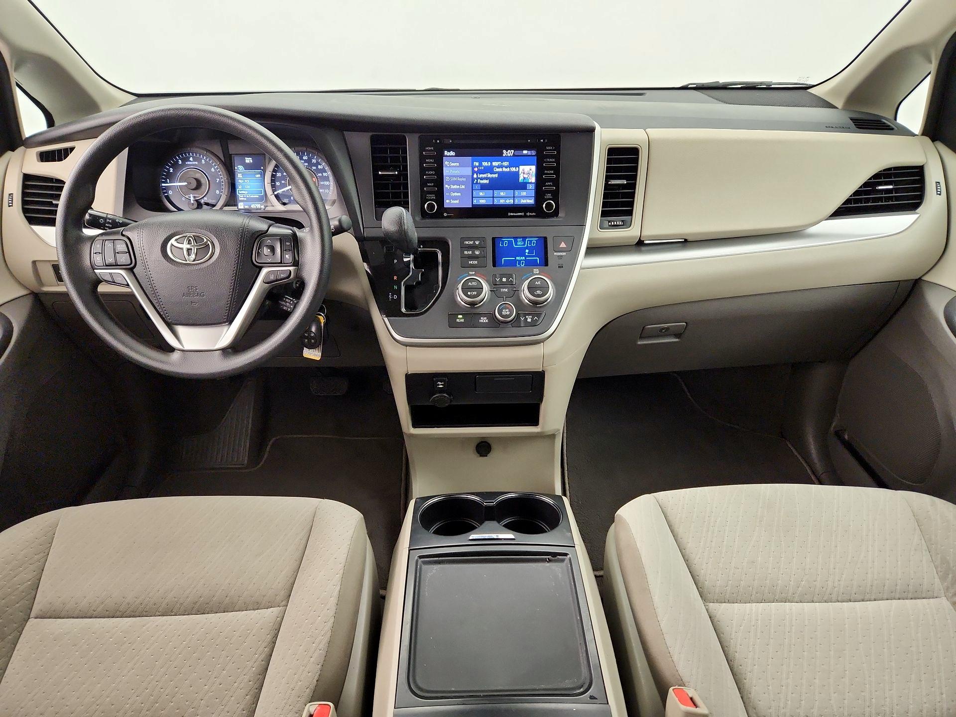 Thumbnail: 2020 Toyota Sienna - 9