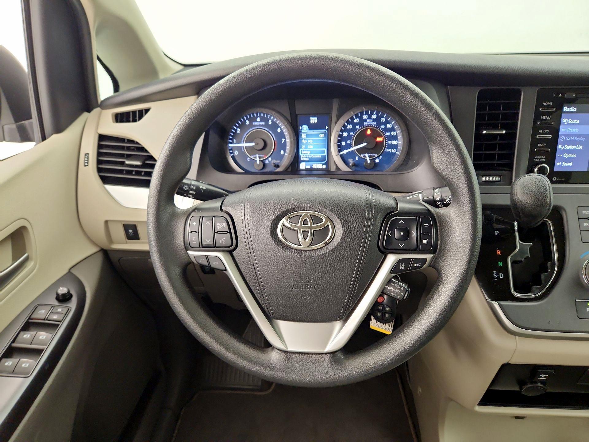 Thumbnail: 2020 Toyota Sienna - 10