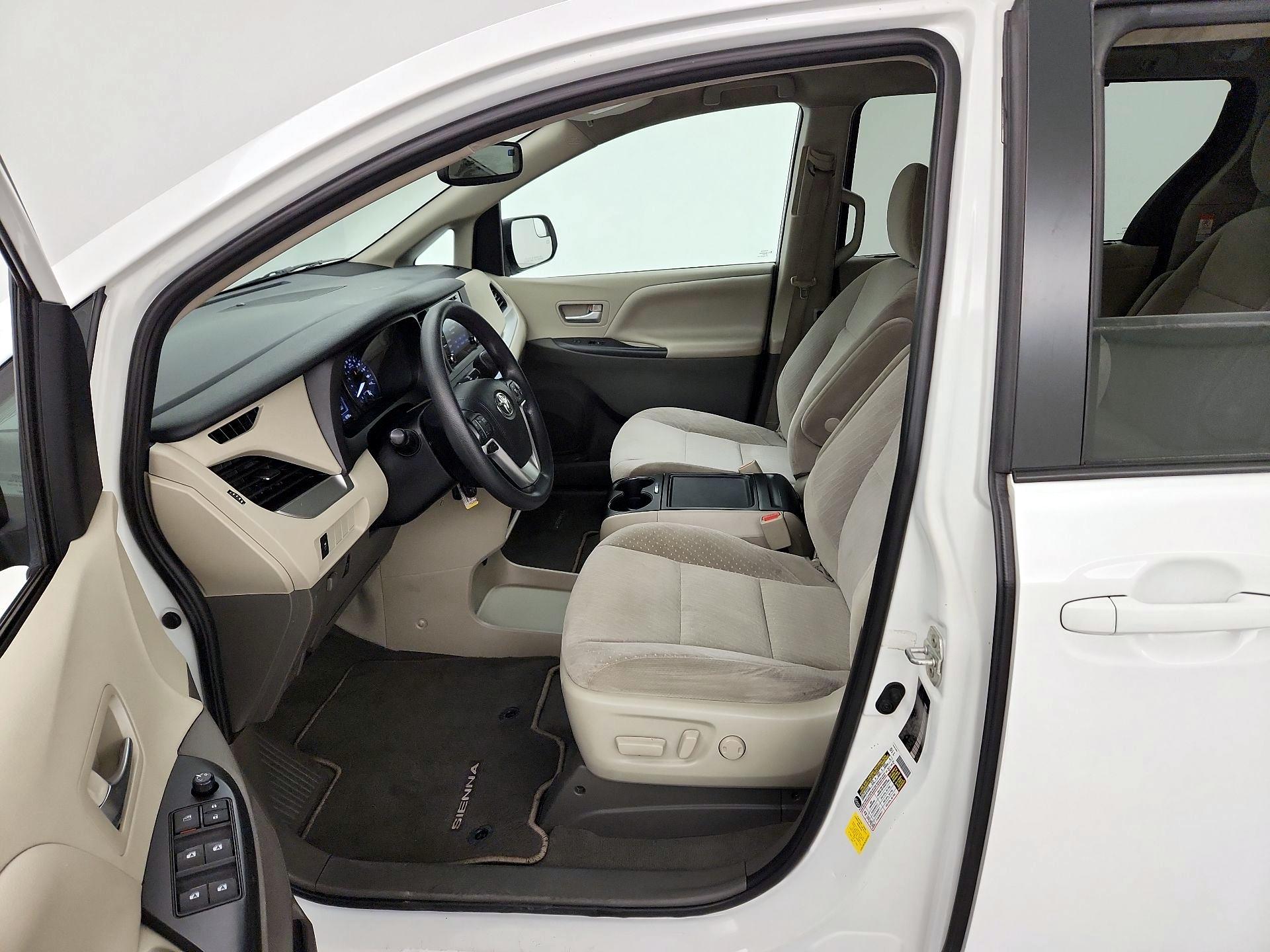 Thumbnail: 2020 Toyota Sienna - 11