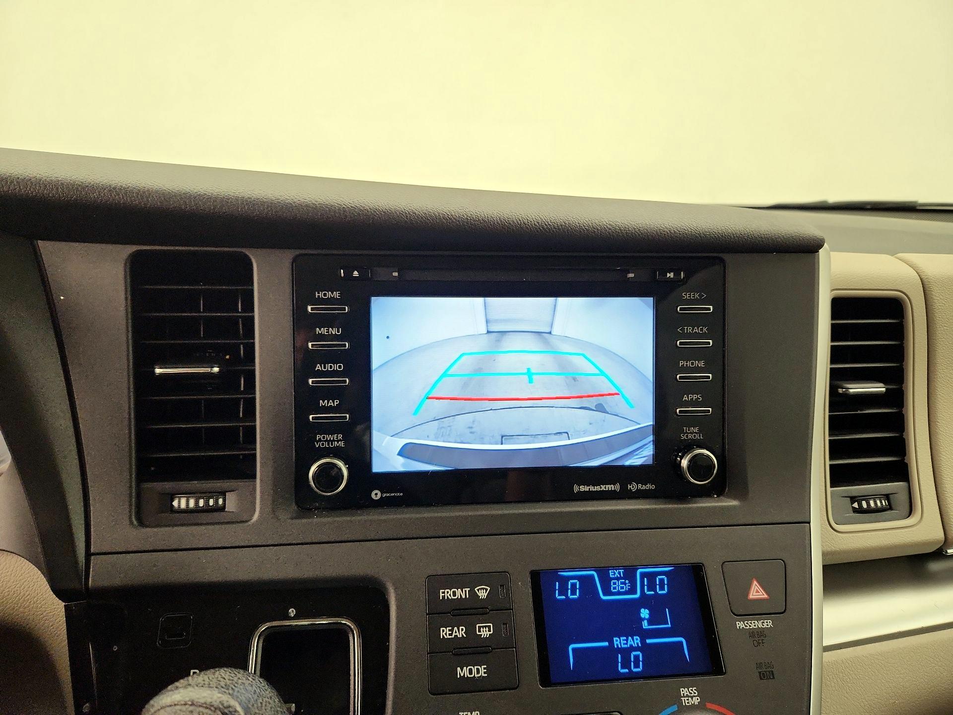 Thumbnail: 2020 Toyota Sienna - 14