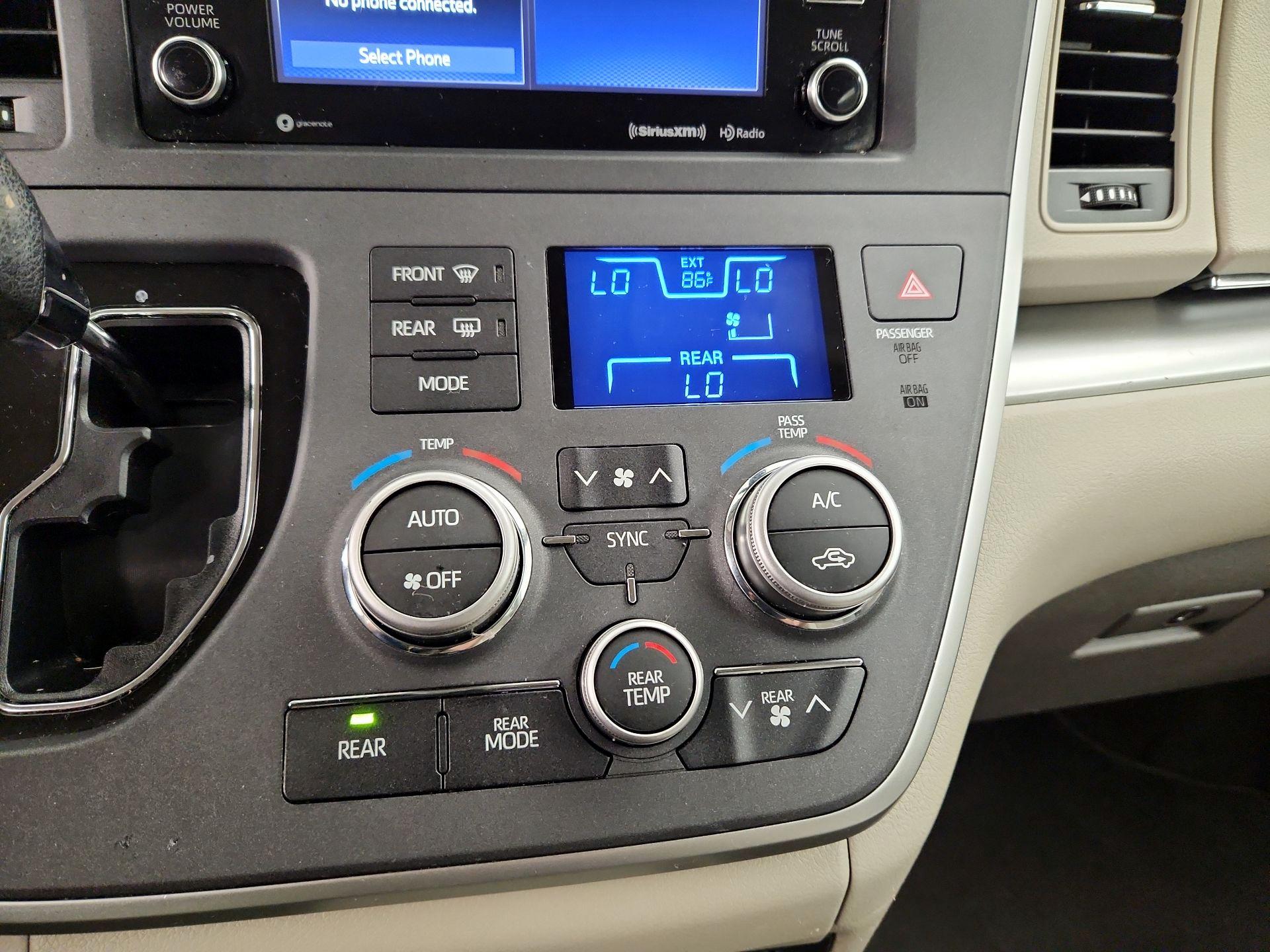 Thumbnail: 2020 Toyota Sienna - 16