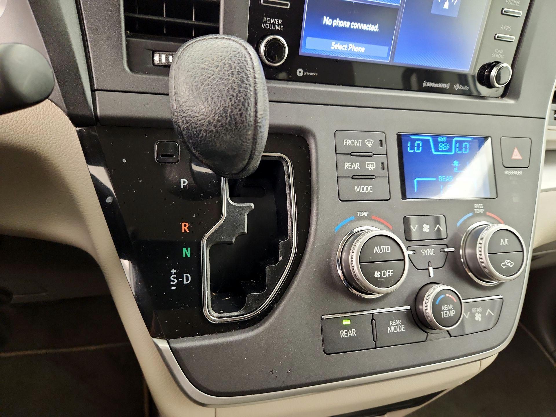 Thumbnail: 2020 Toyota Sienna - 17
