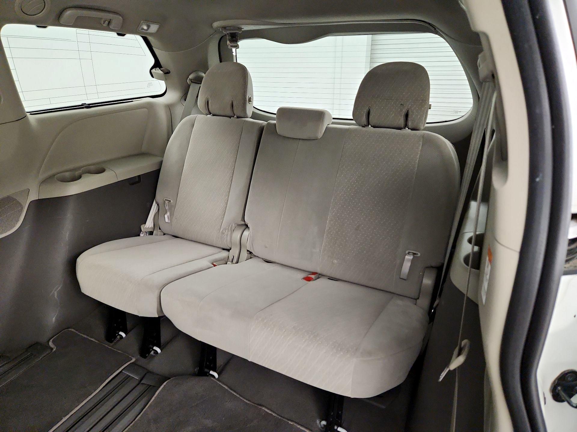 Thumbnail: 2020 Toyota Sienna - 20