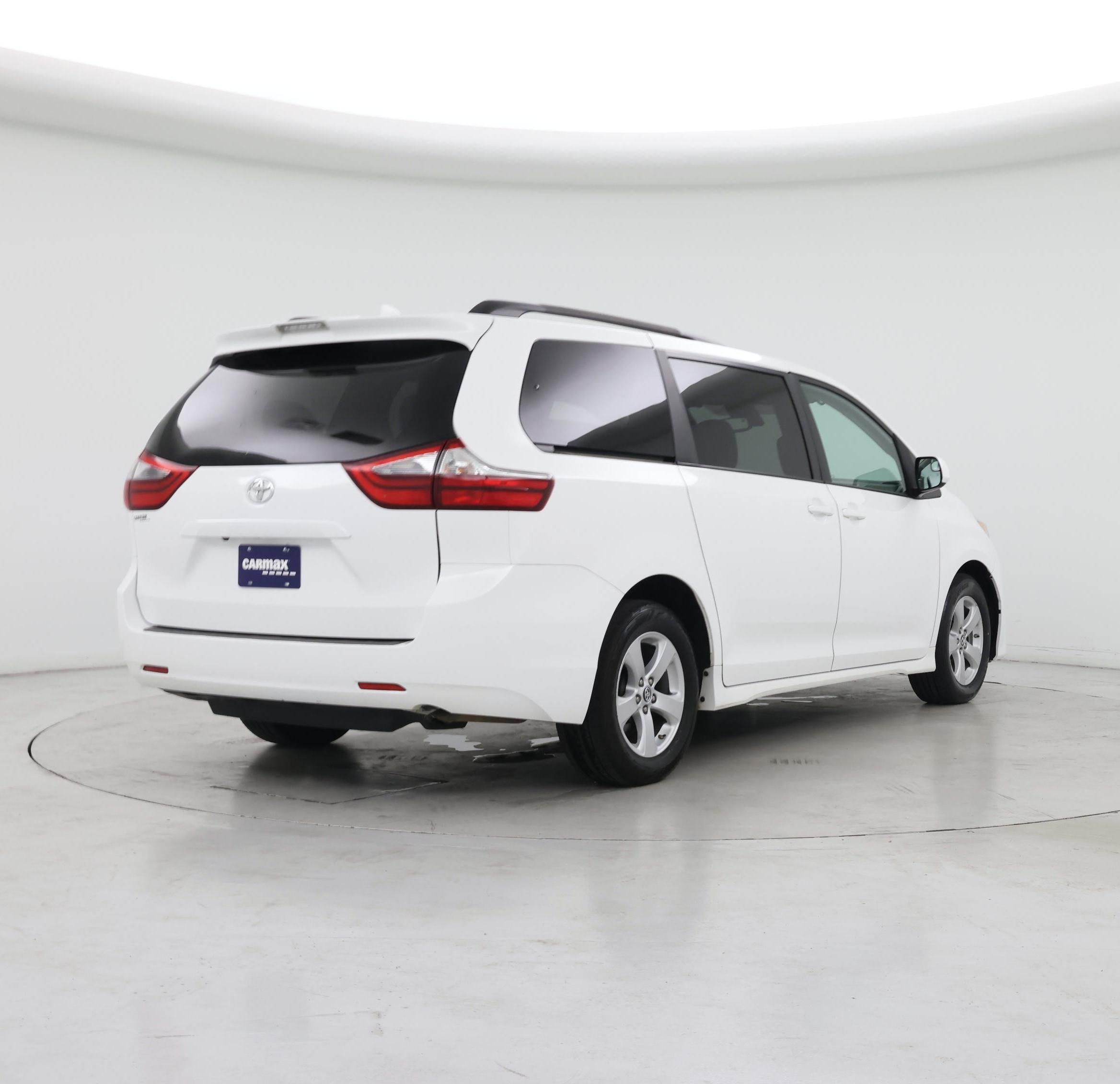 Thumbnail: 2020 Toyota Sienna - 8