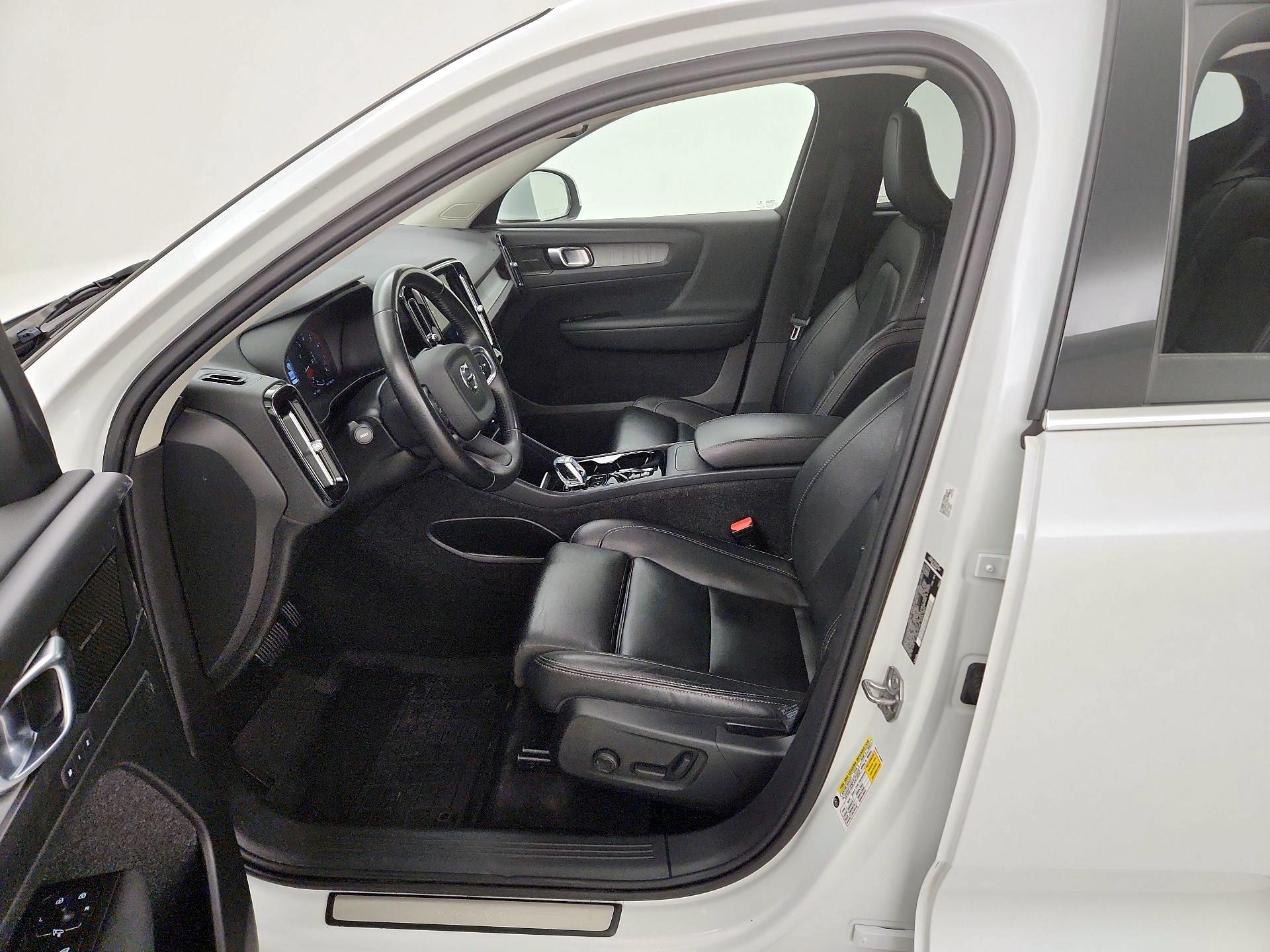 Thumbnail: 2021 Volvo XC40 - 11