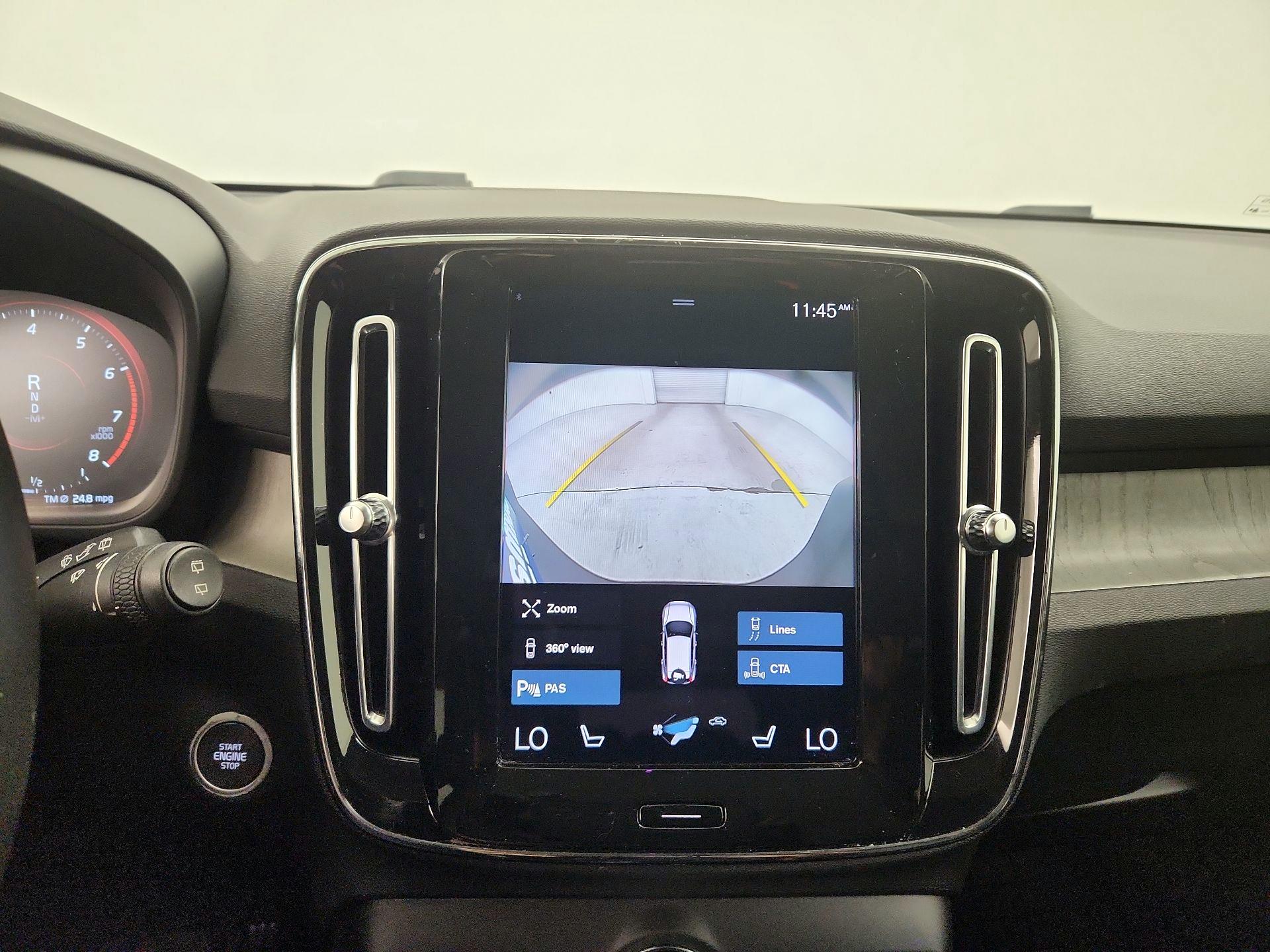 Thumbnail: 2021 Volvo XC40 - 15