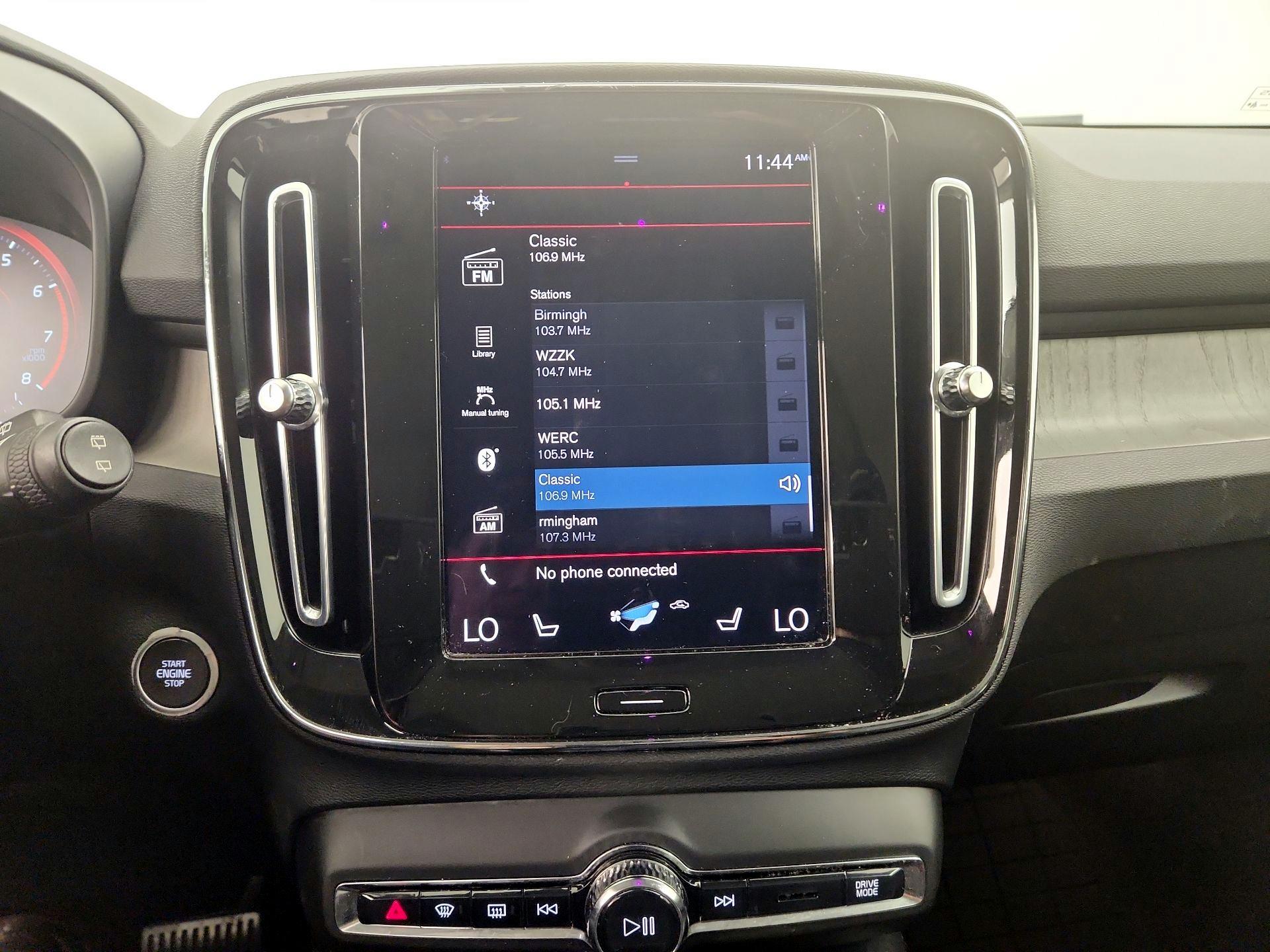 Thumbnail: 2021 Volvo XC40 - 16