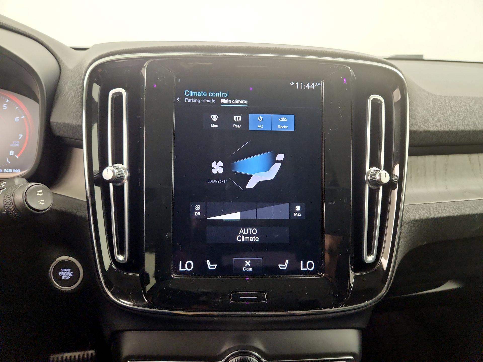 Thumbnail: 2021 Volvo XC40 - 17