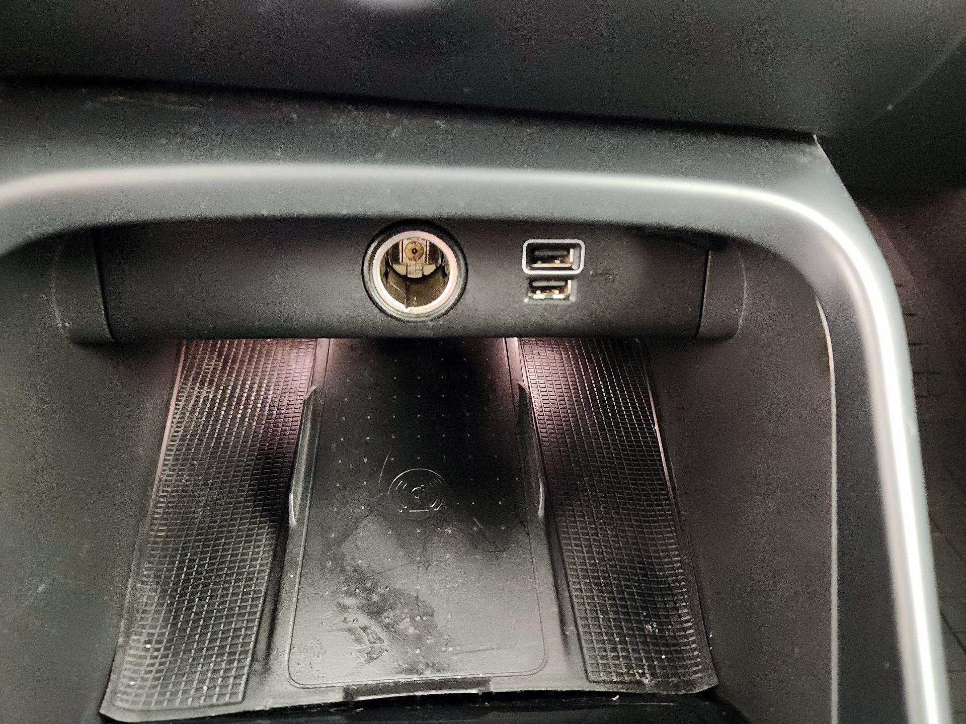 Thumbnail: 2021 Volvo XC40 - 19