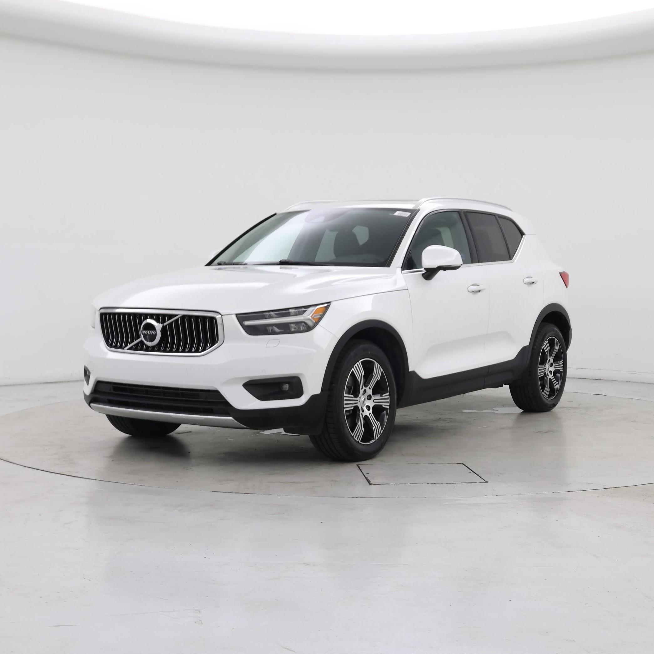 Thumbnail: 2021 Volvo XC40 - 4