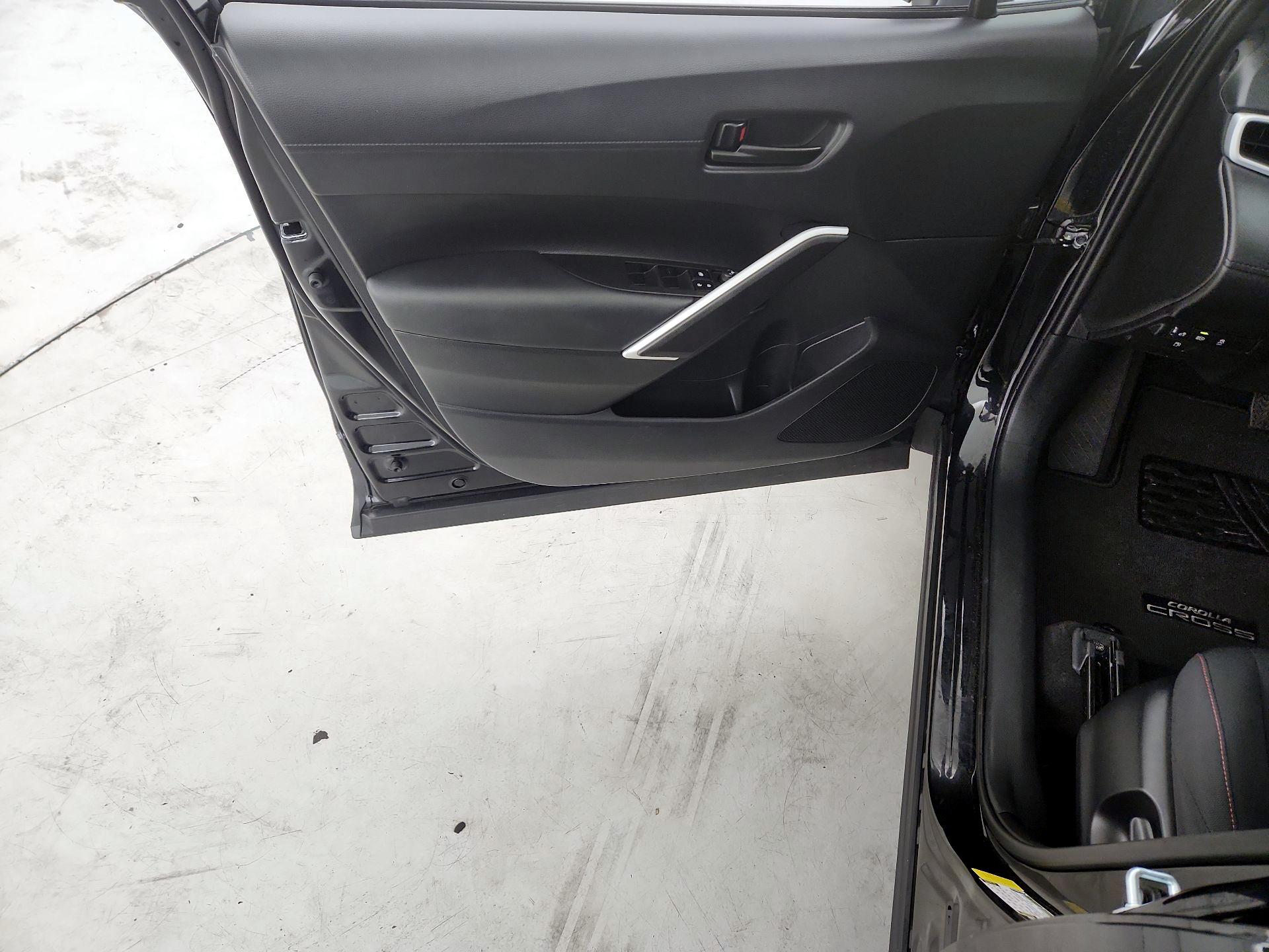 Thumbnail: 2025 Toyota Corolla Cross - 12