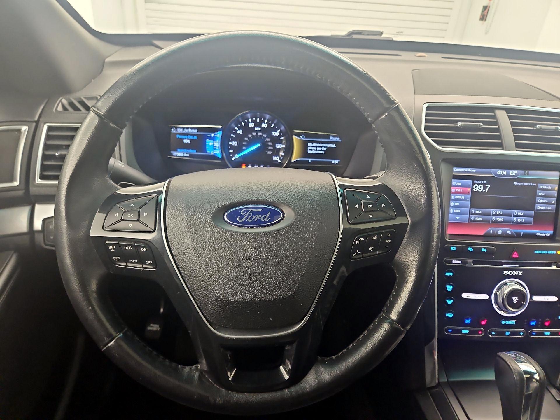 Thumbnail: 2016 Ford Explorer - 10