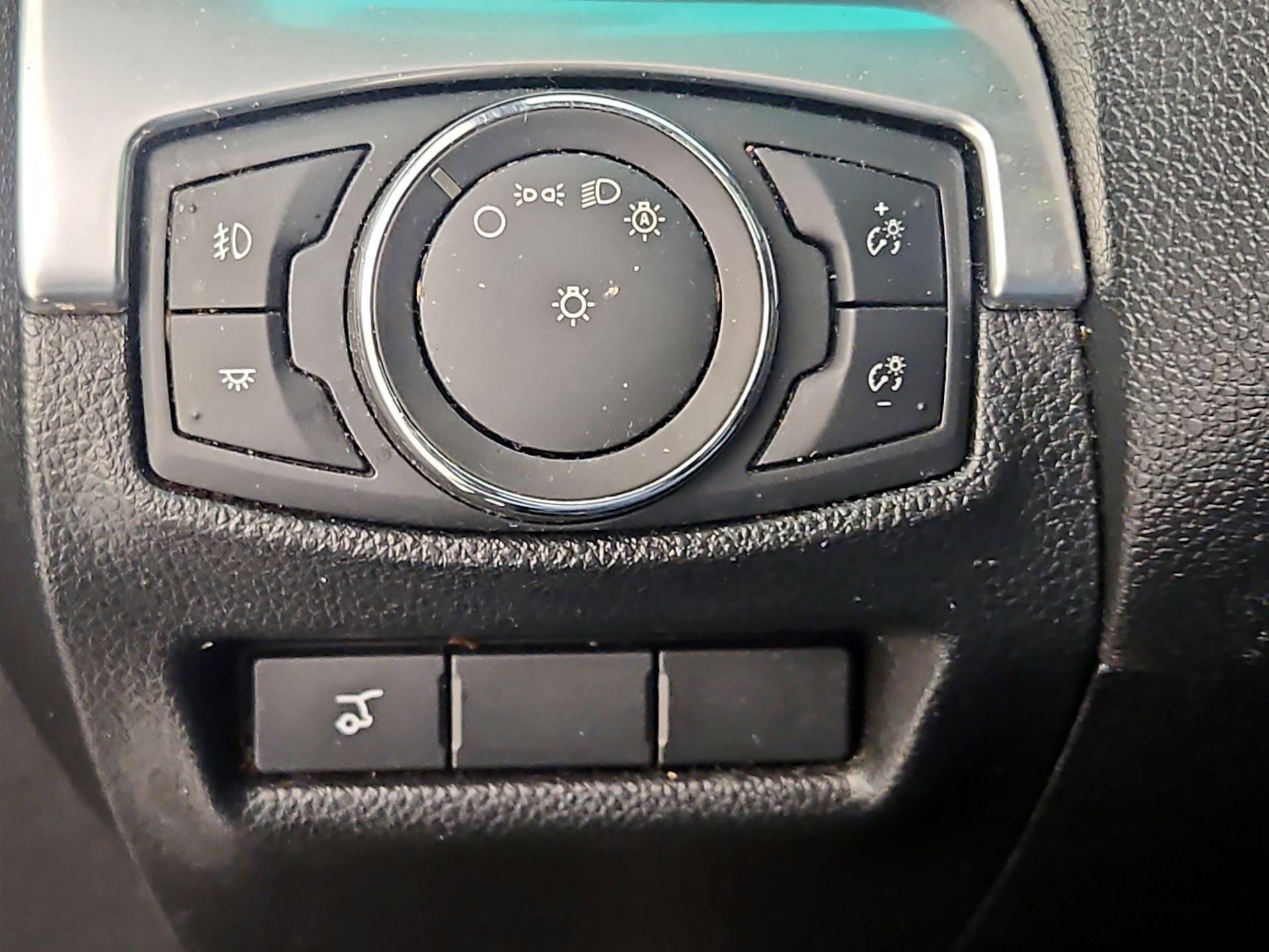 Thumbnail: 2016 Ford Explorer - 13