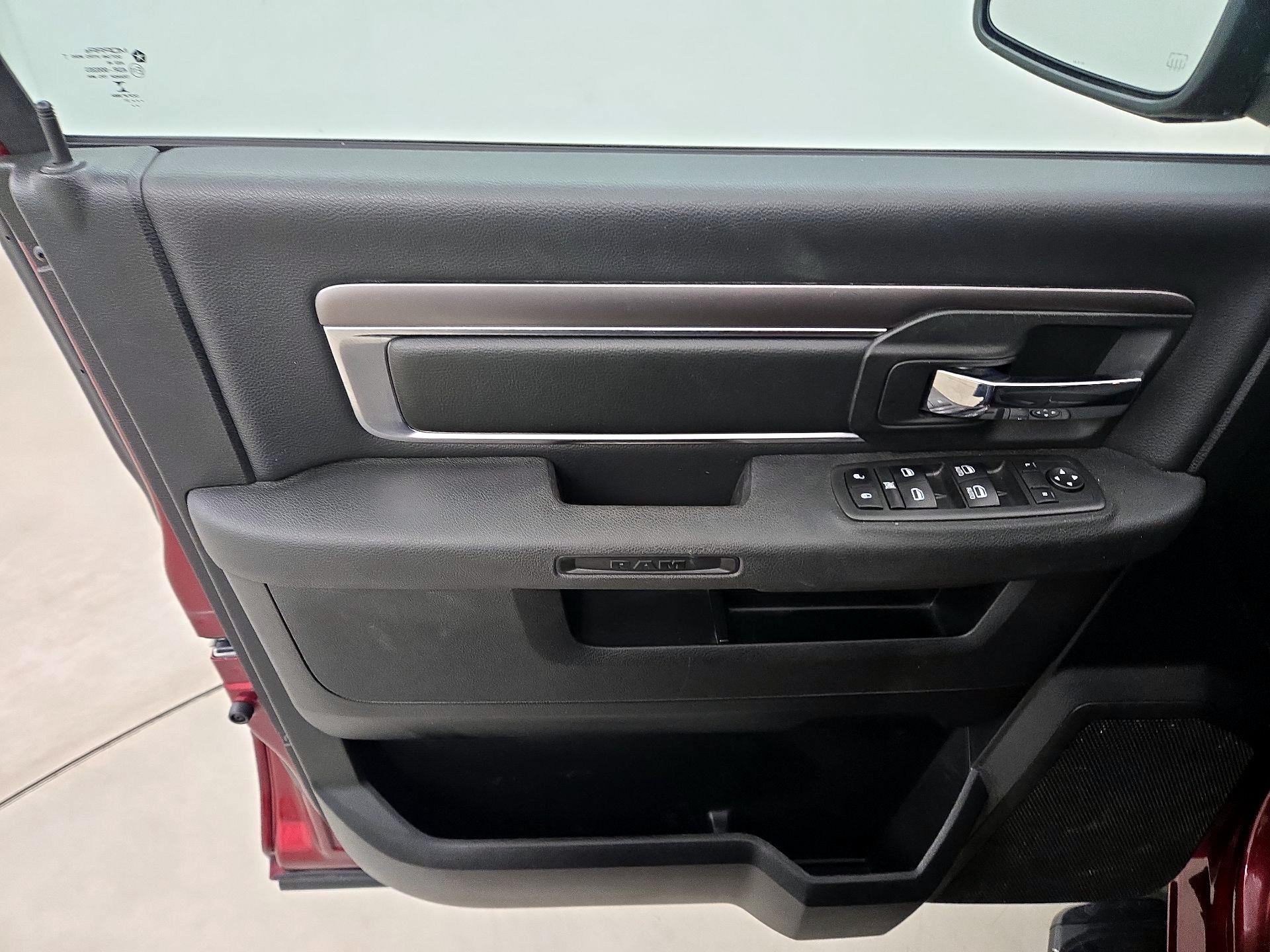 Thumbnail: 2021 RAM 1500 Classic - 12