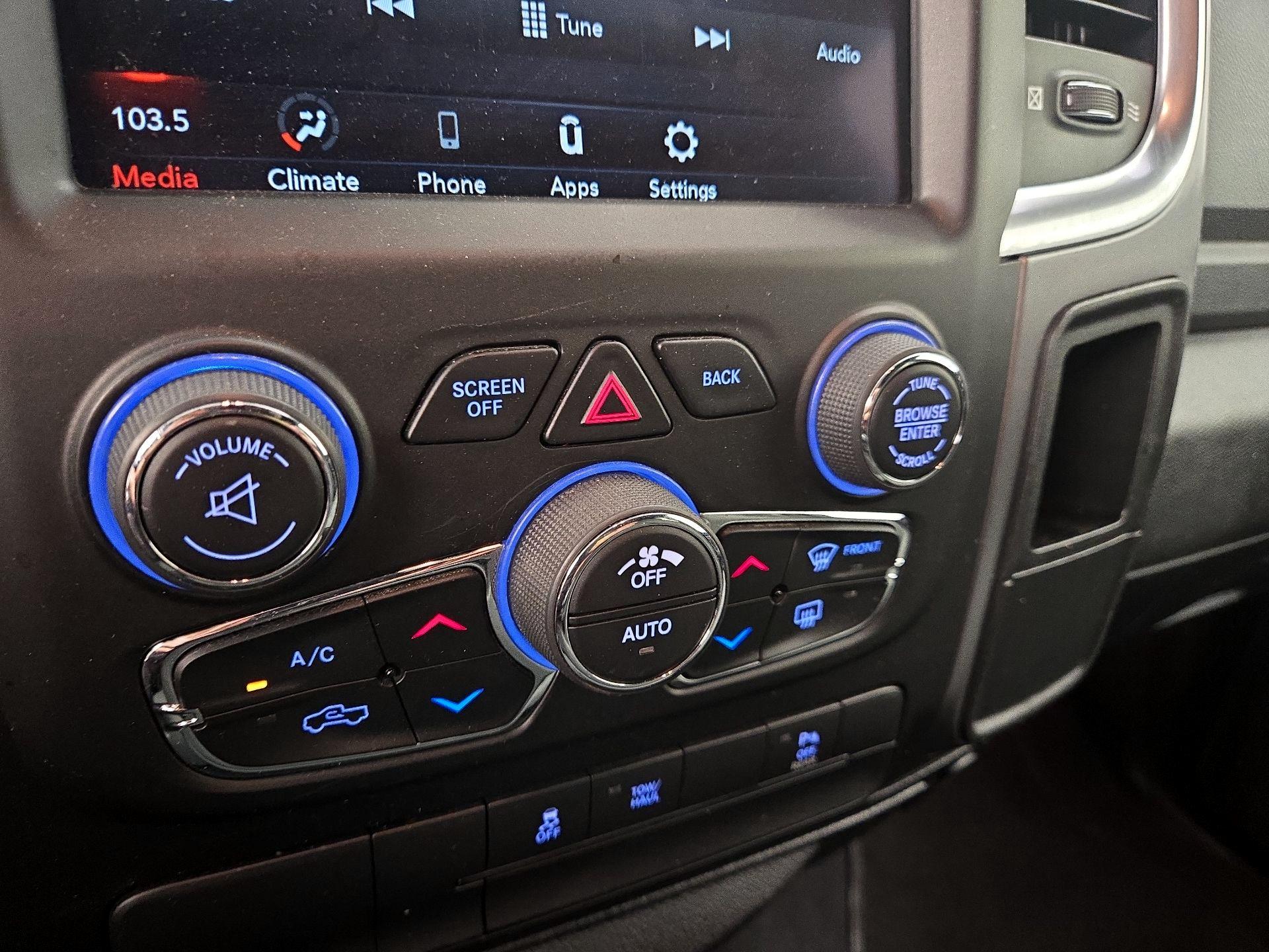 Thumbnail: 2021 RAM 1500 Classic - 16