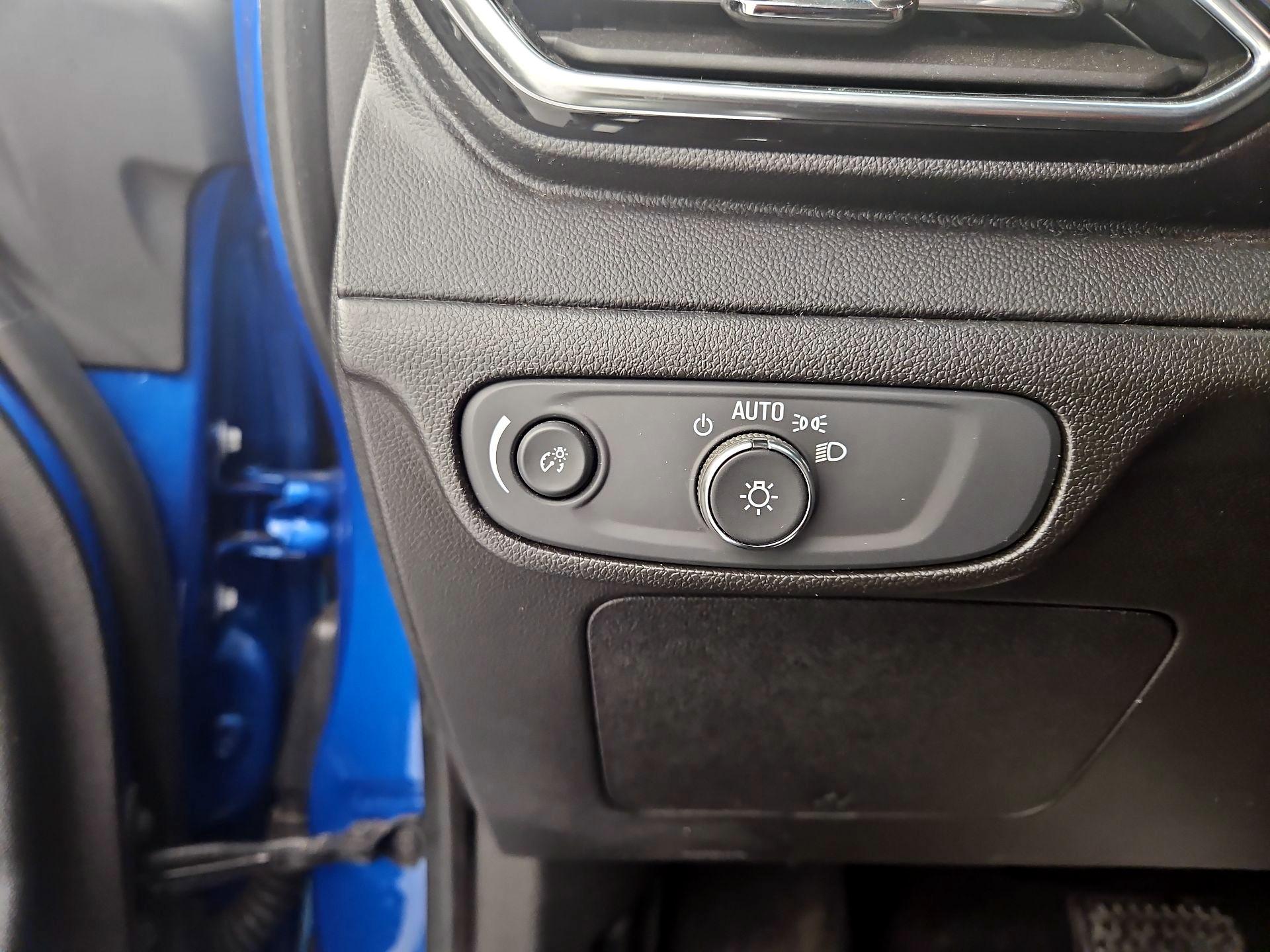 Thumbnail: 2022 Chevrolet Bolt EV - 13
