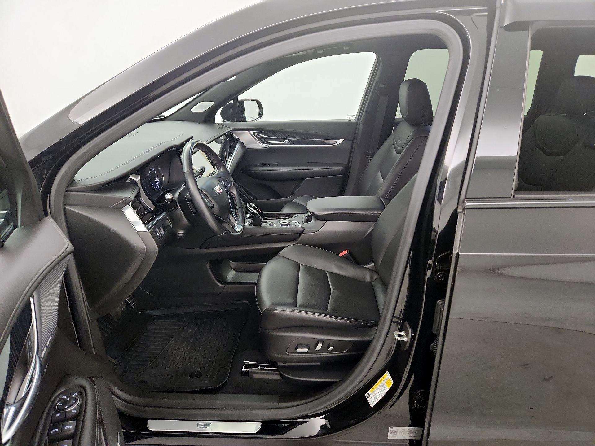 Thumbnail: 2022 Cadillac XT6 - 11