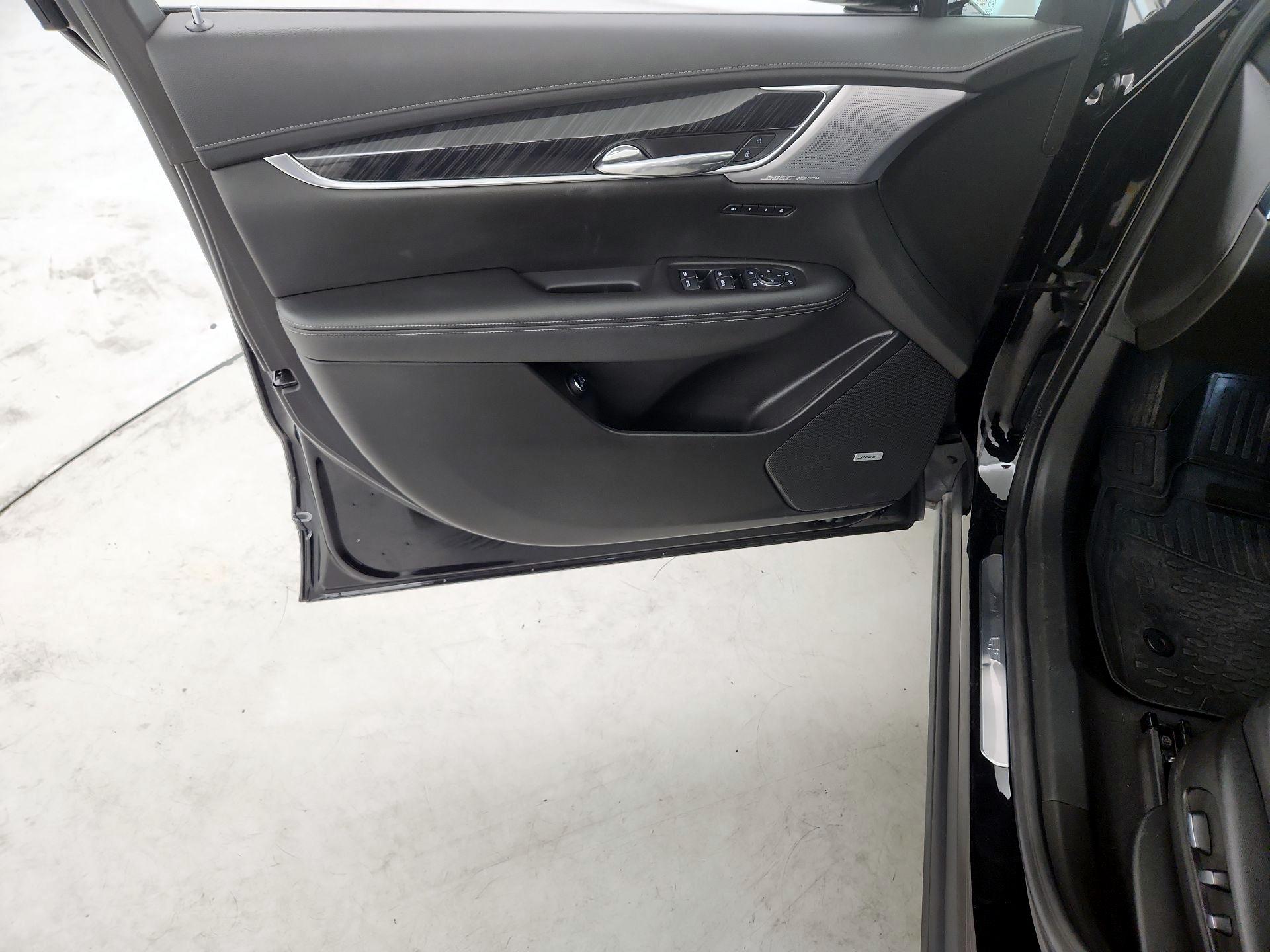 Thumbnail: 2022 Cadillac XT6 - 12