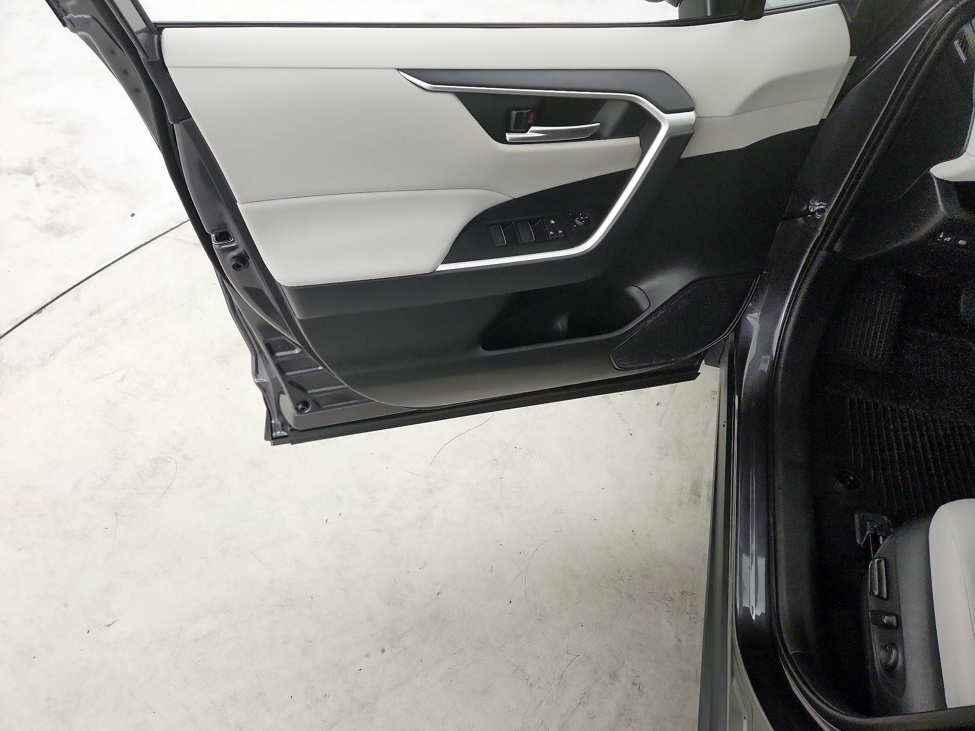 Thumbnail: 2025 Toyota RAV4 - 12