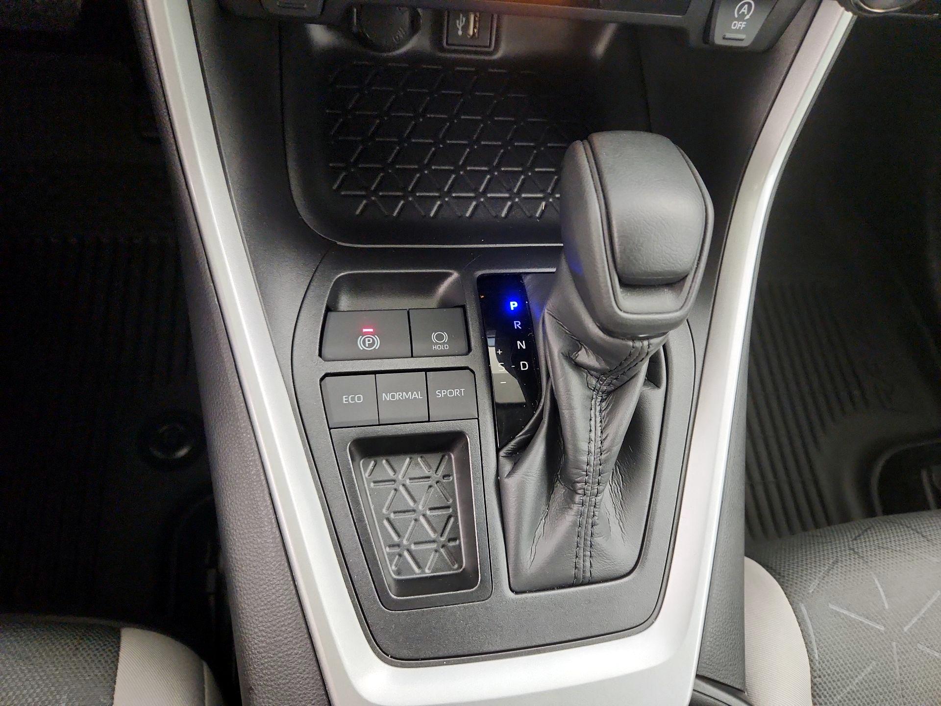 Thumbnail: 2025 Toyota RAV4 - 17