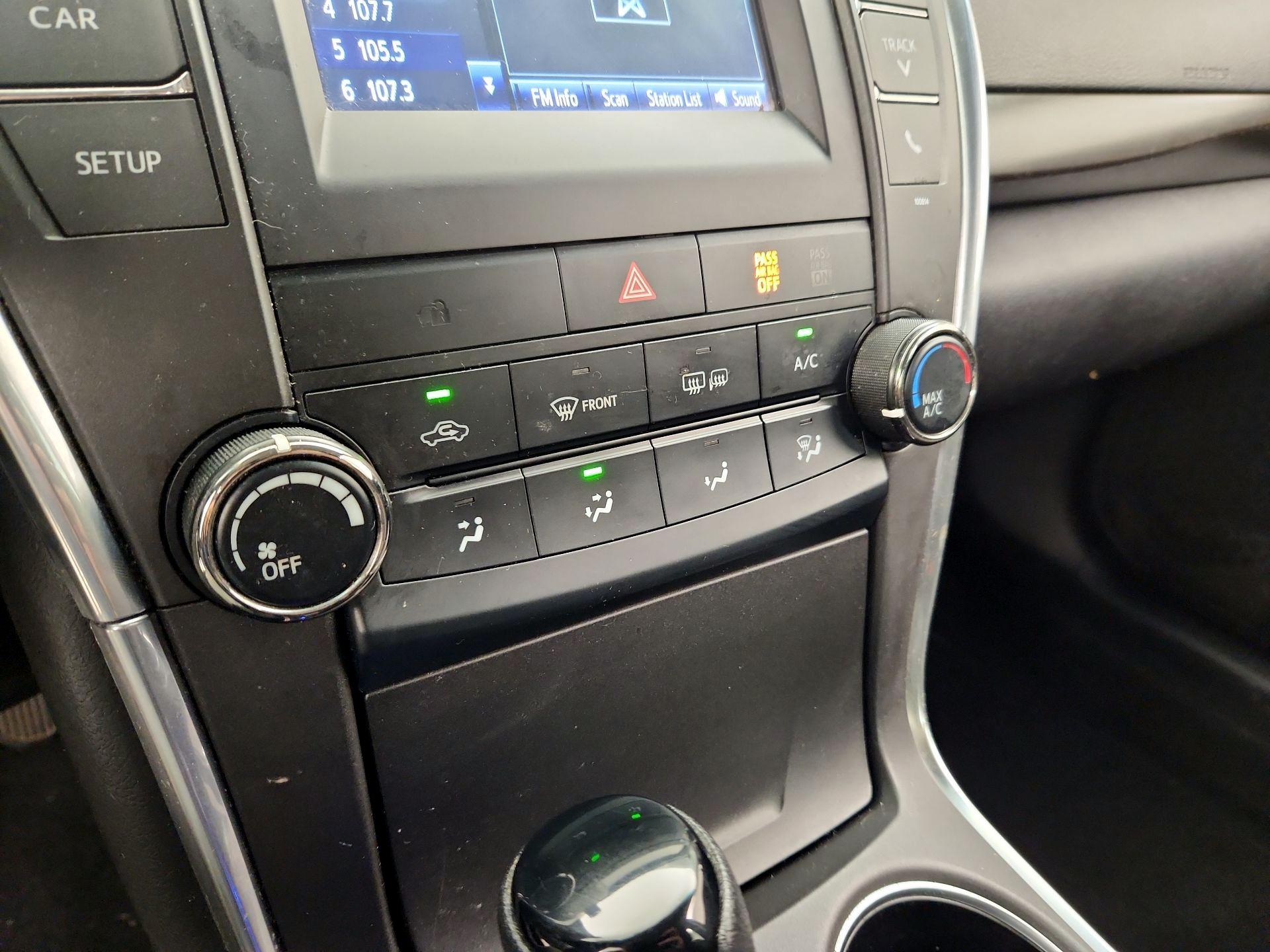 Thumbnail: 2016 Toyota Camry - 16