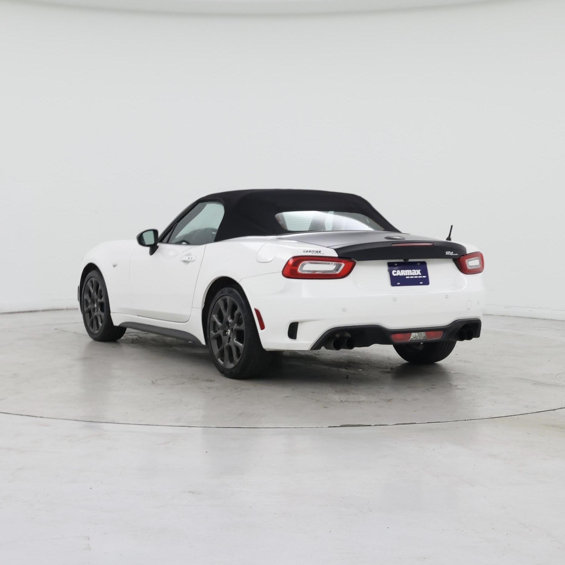 Thumbnail: 2017 Fiat 124 Spider - 2