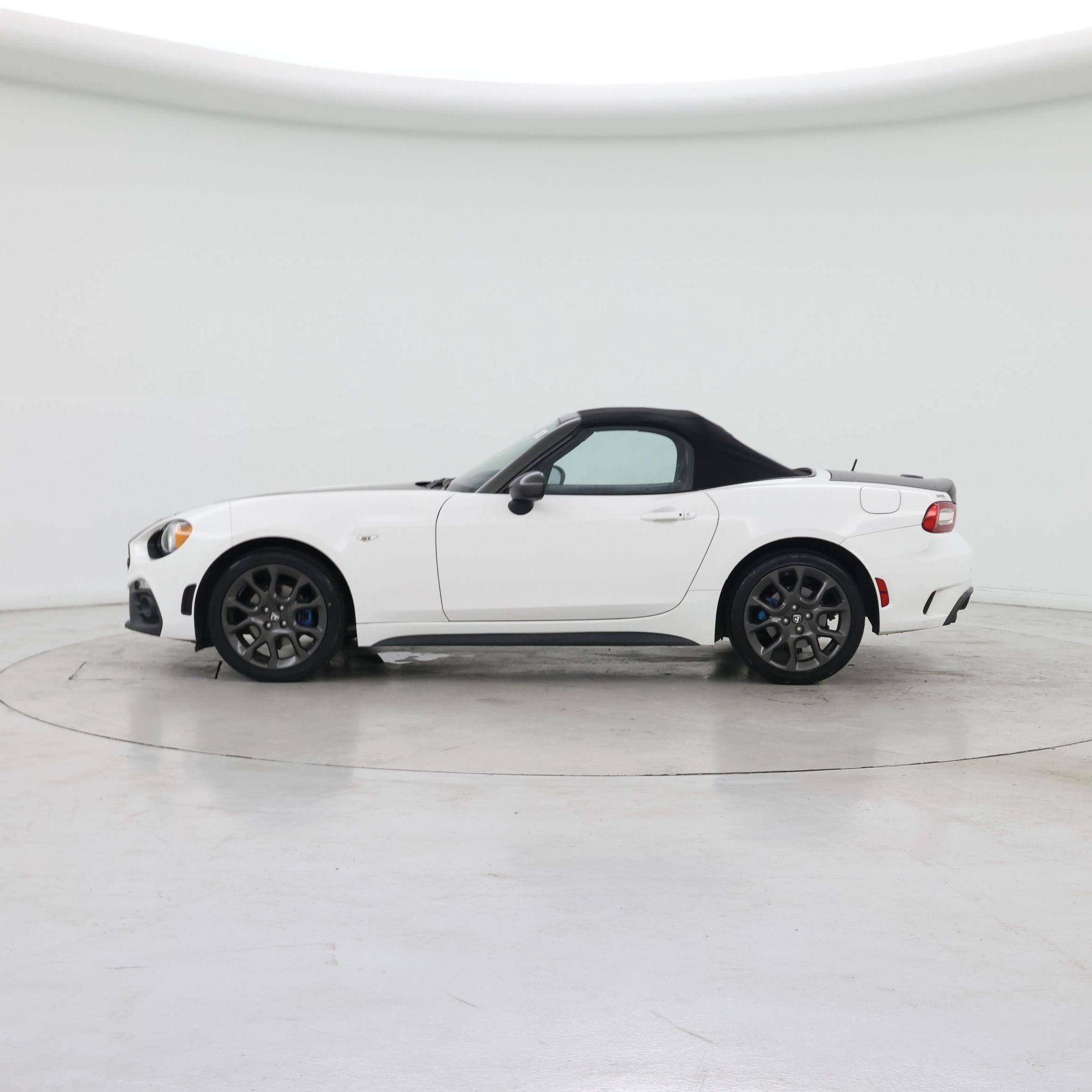 Thumbnail: 2017 Fiat 124 Spider - 3