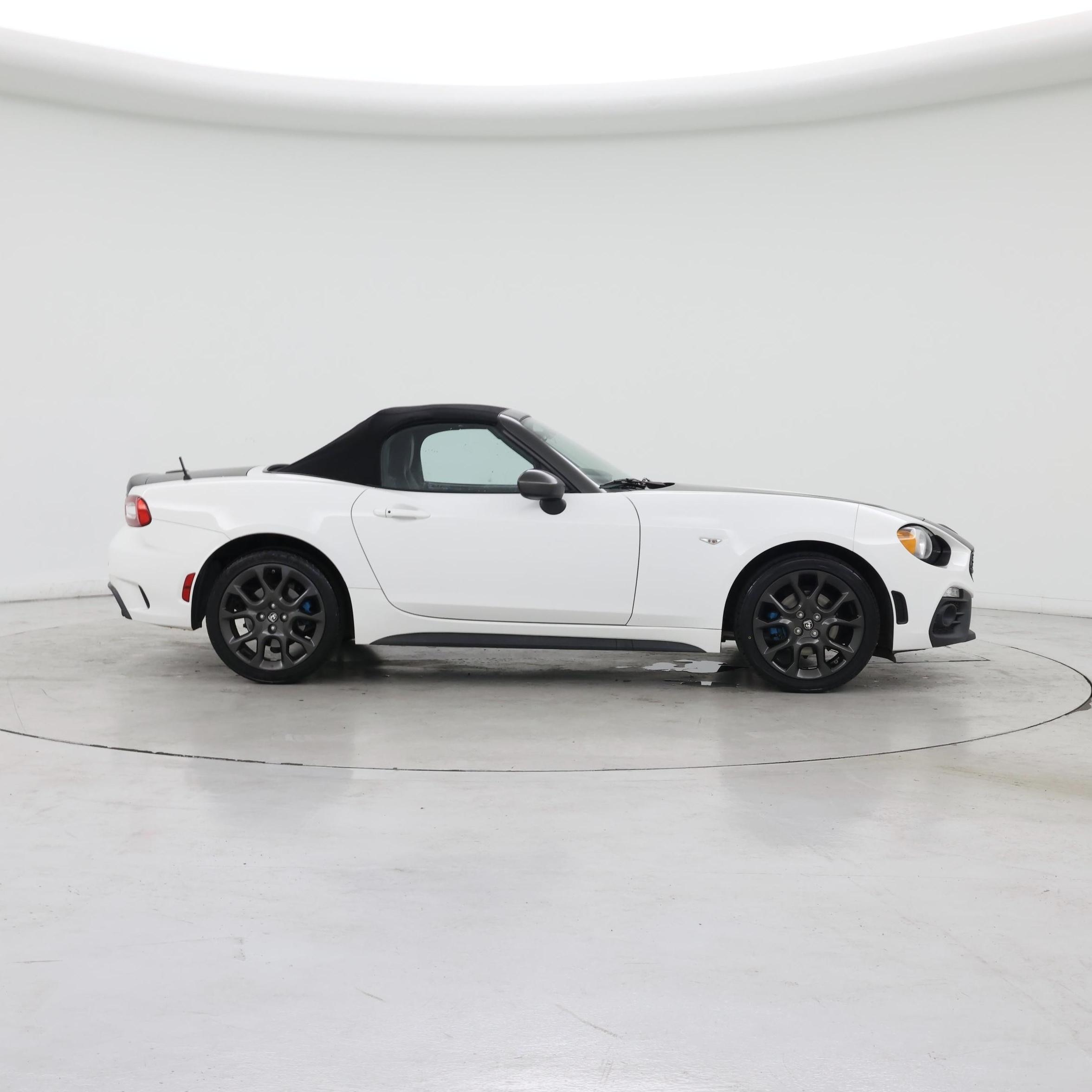 Thumbnail: 2017 Fiat 124 Spider - 7