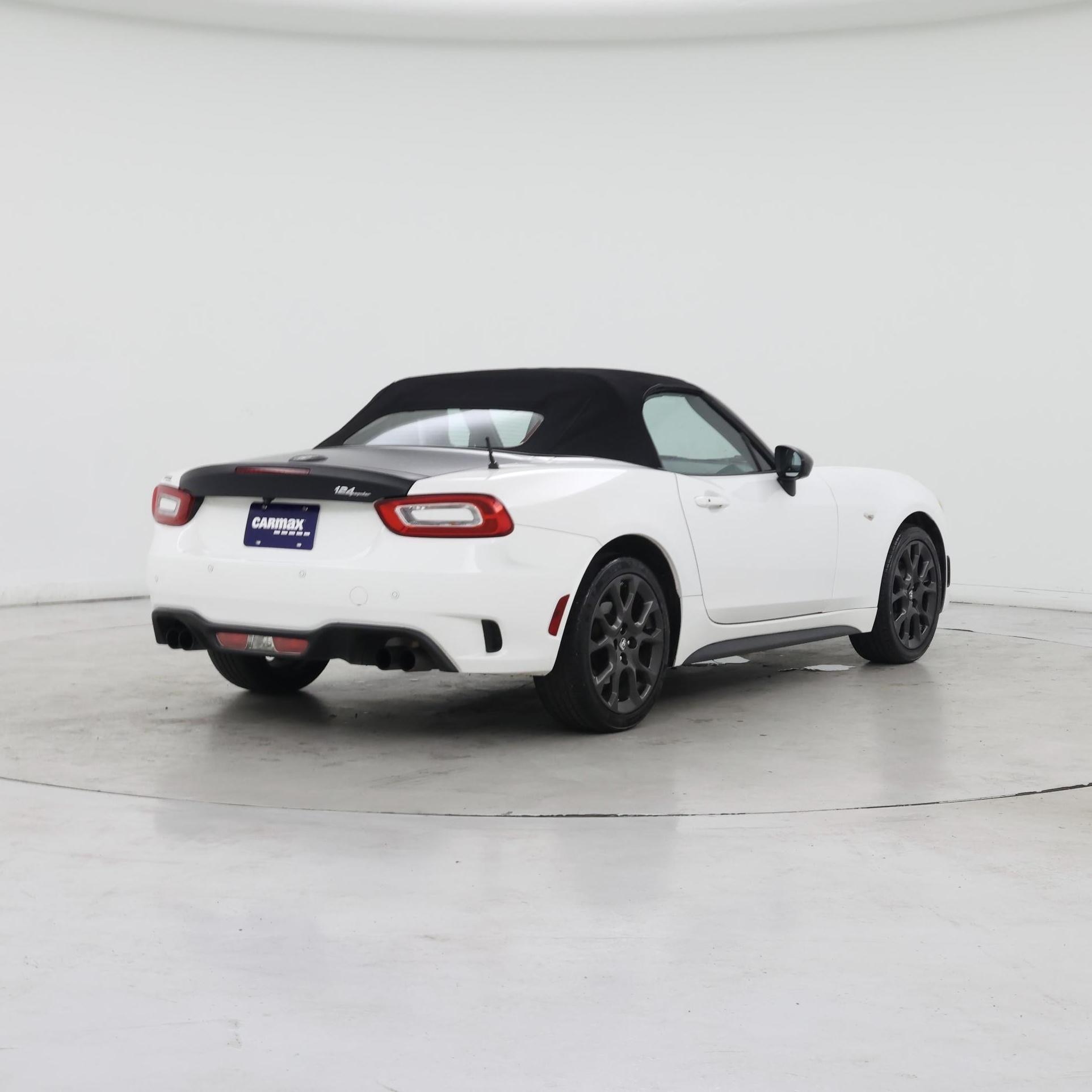 Thumbnail: 2017 Fiat 124 Spider - 8