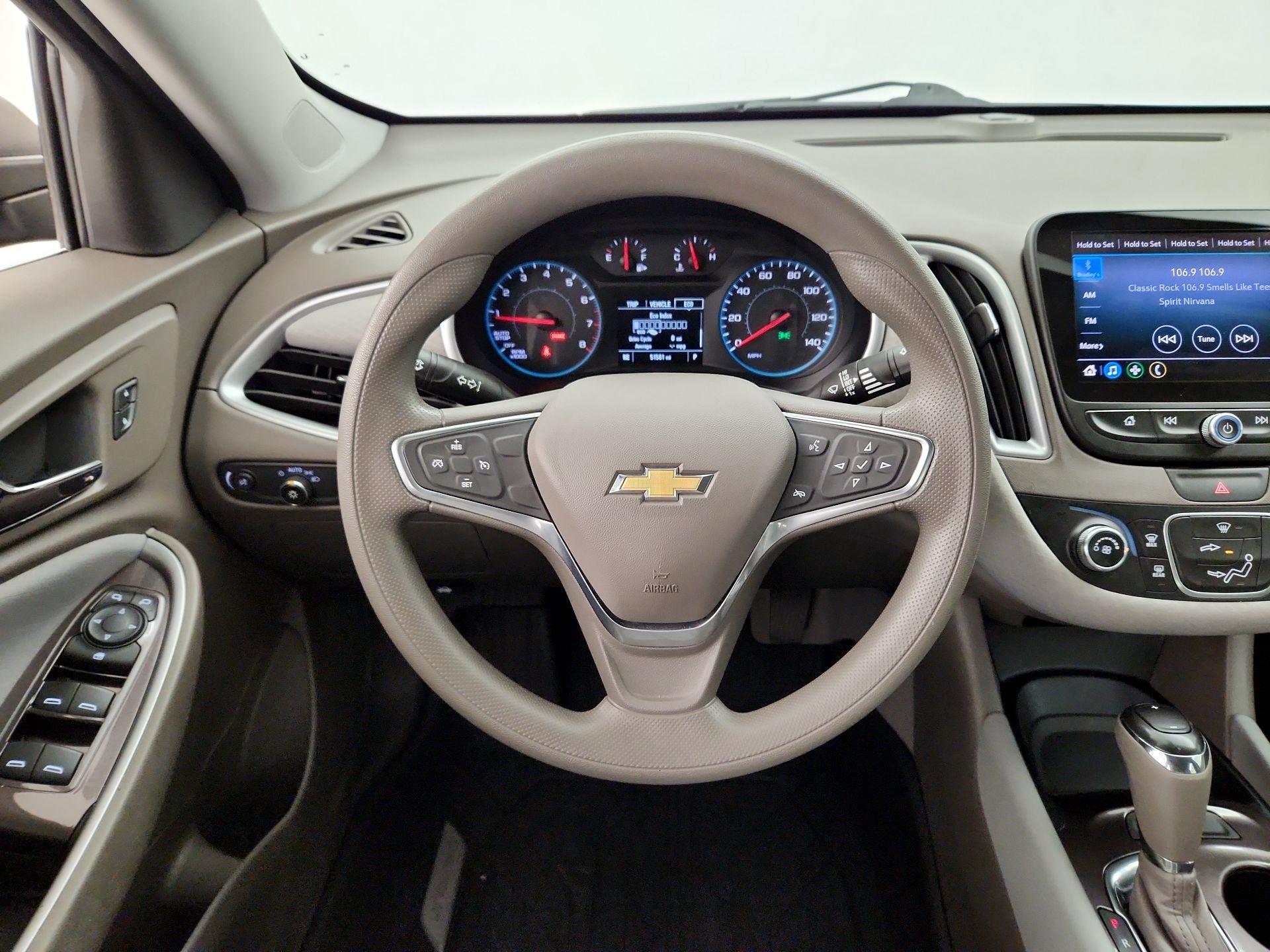 Thumbnail: 2019 Chevrolet Malibu - 10